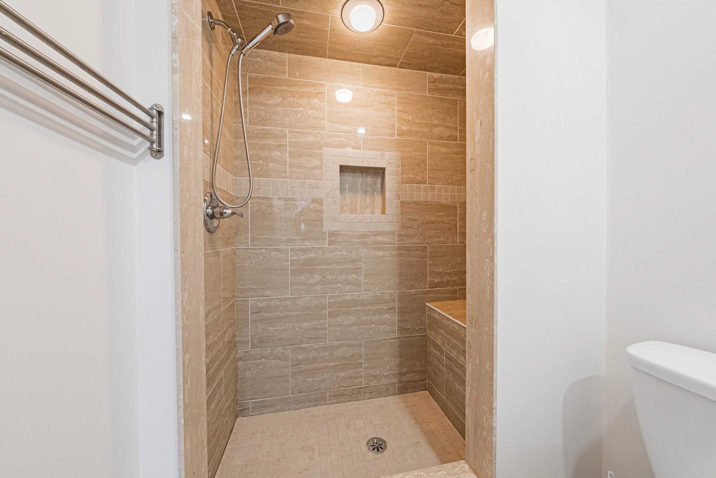 19 - 2412 Curtis Rd, Burlington.jpg