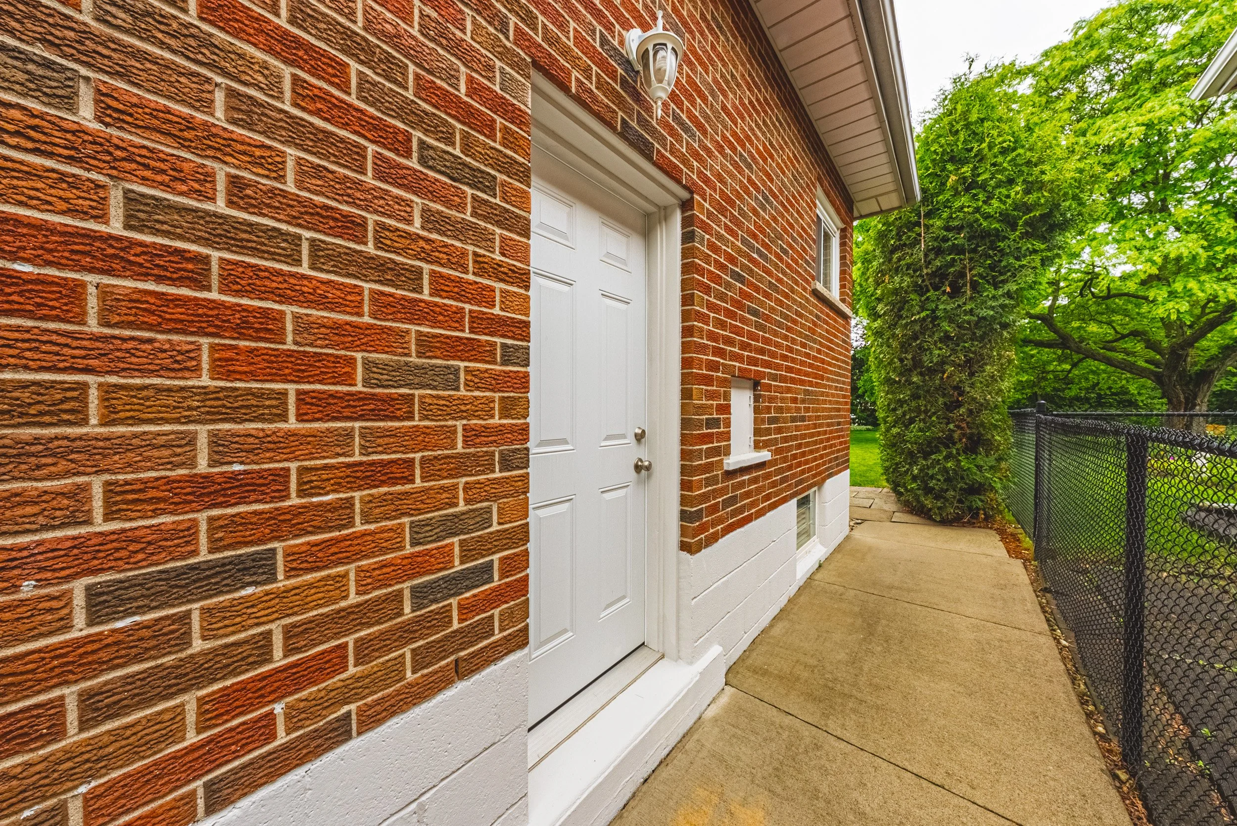 28 - 1208 Homewood Dr, Burlington.jpg