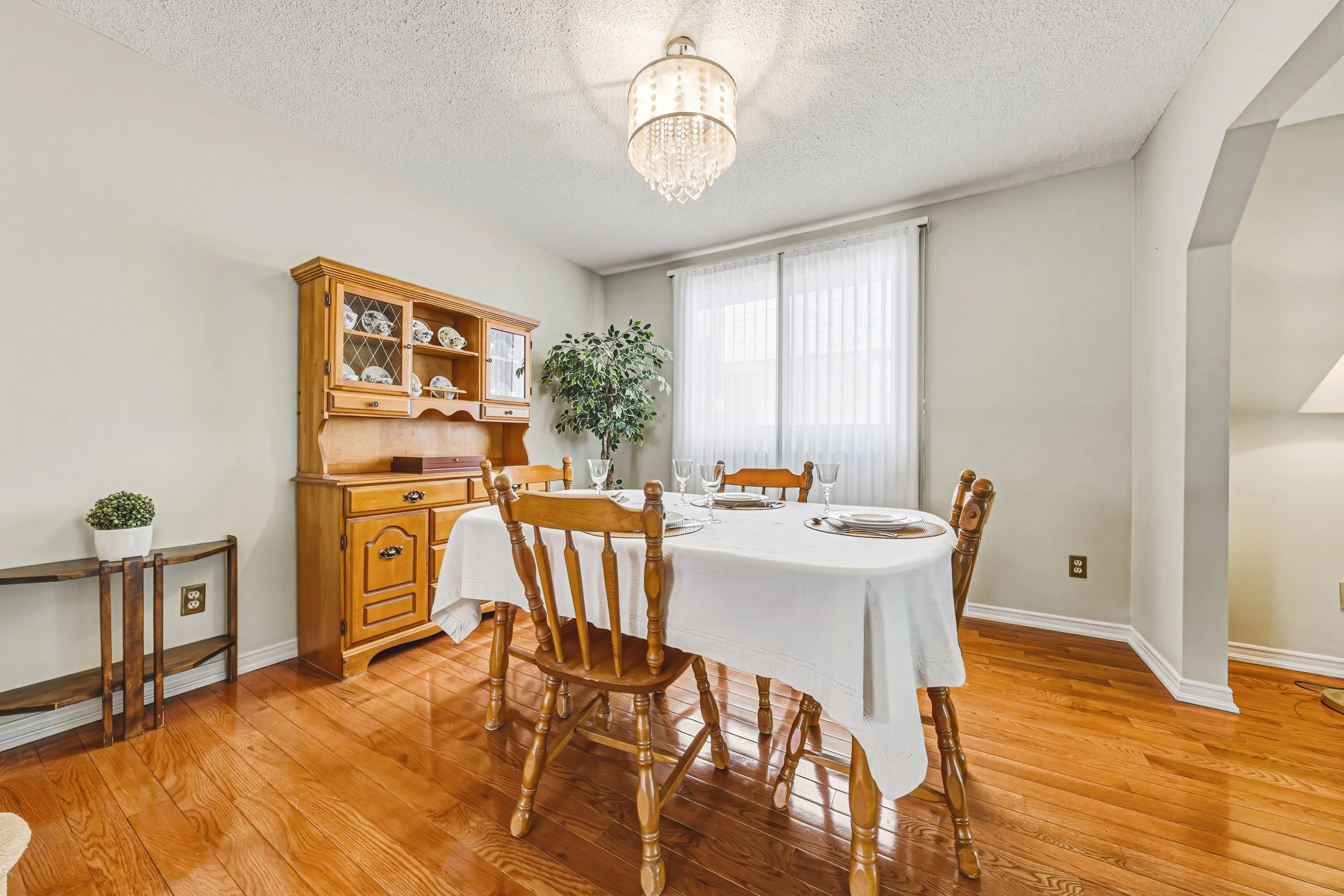 8 - 565 Stone Church Rd W, Hamilton.jpg
