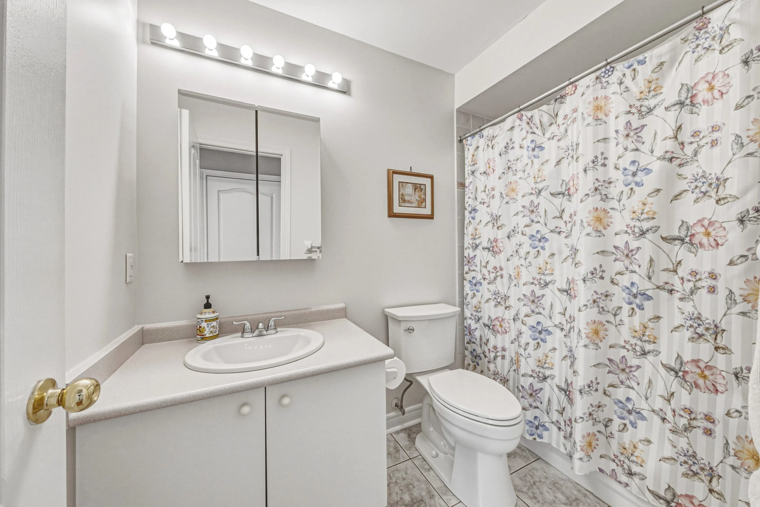 18 - 237 Mountainberry Rd, Brampton.jpg