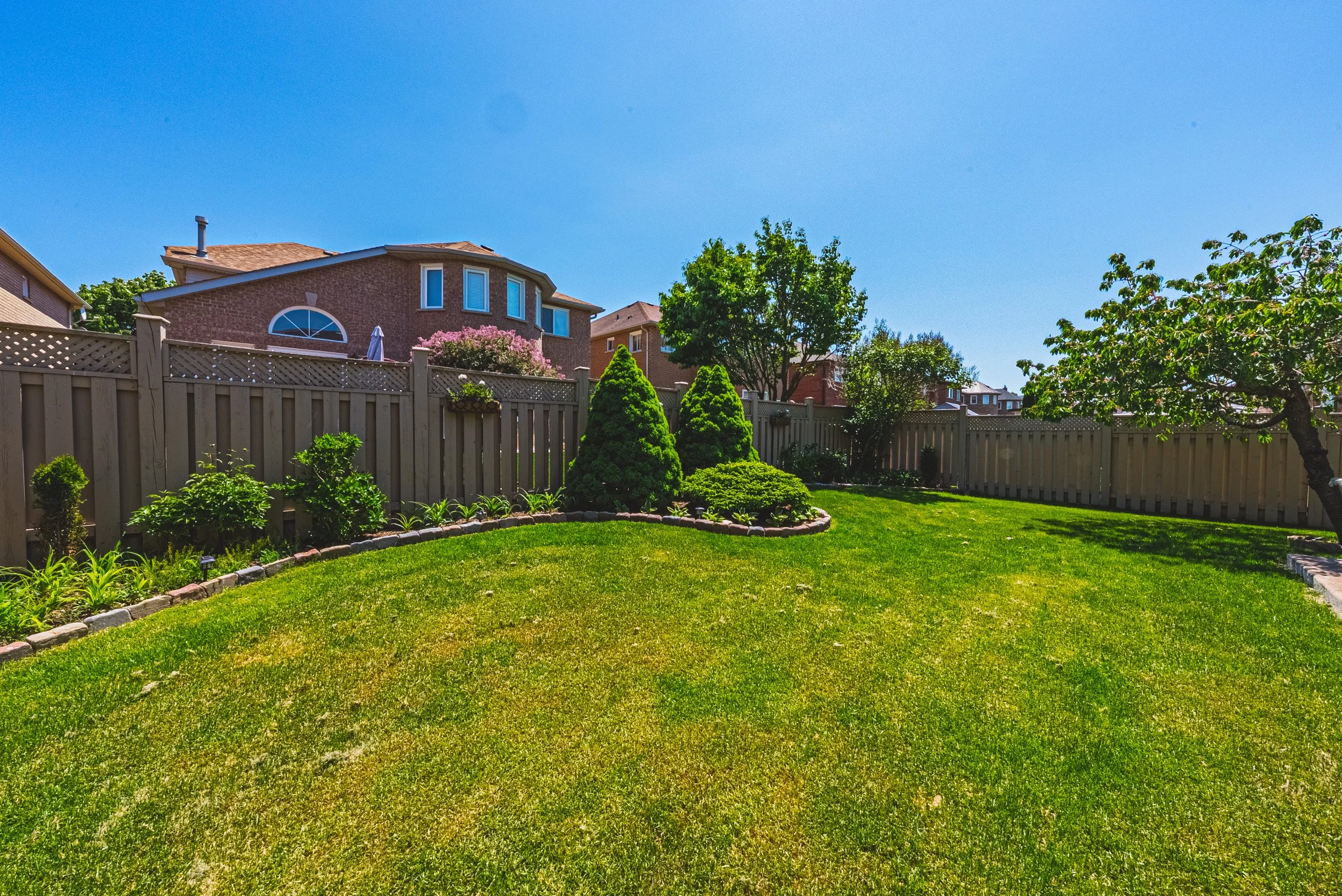 36 - 105 Pinebrook Cir, Caledon.jpg
