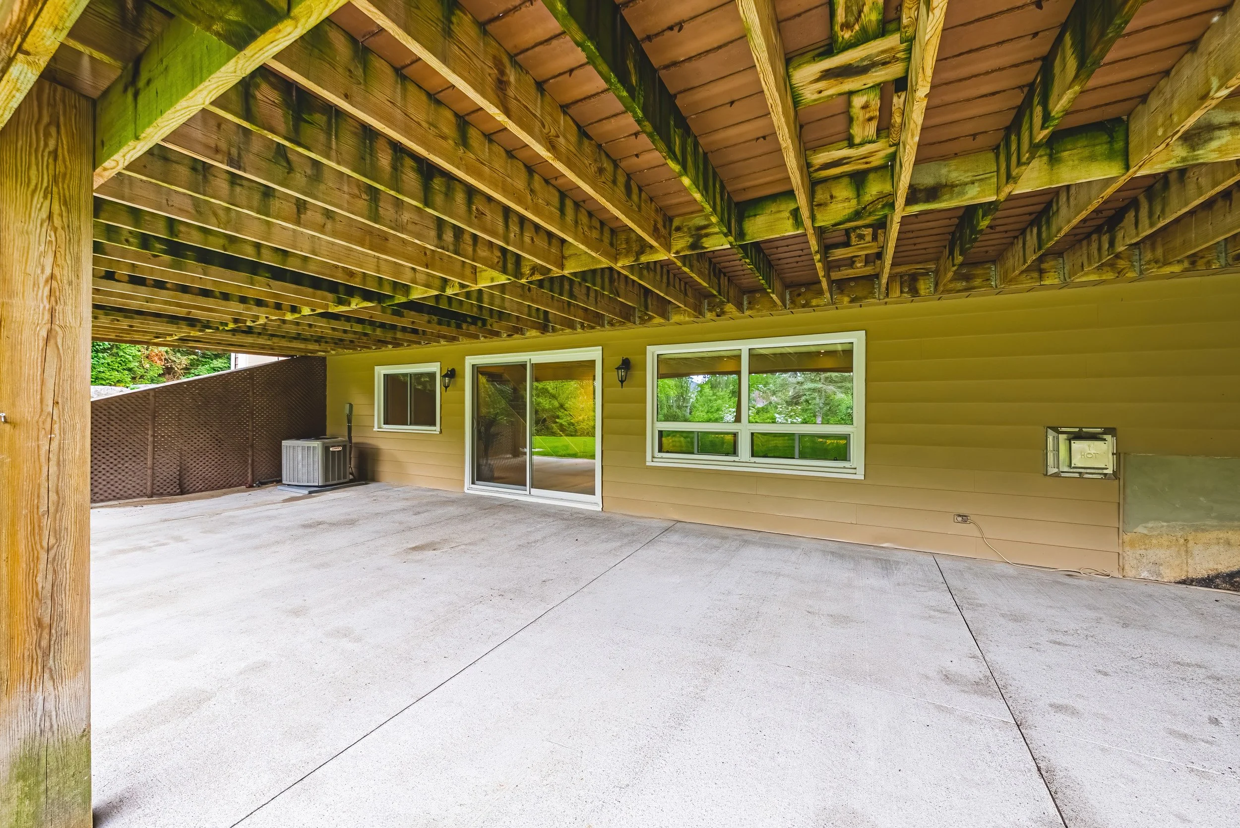 51 - 4897 Victoria Ave N, Vineland Station.jpg