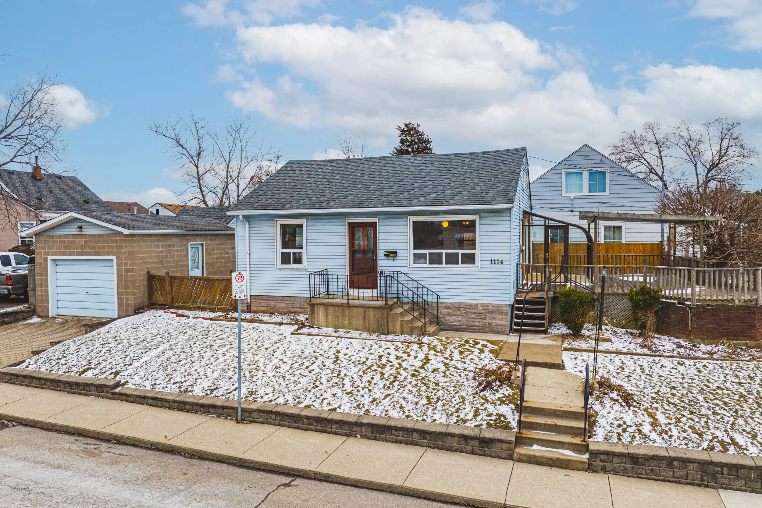 1 - 1124 Dunsmure, Hamilton.jpg