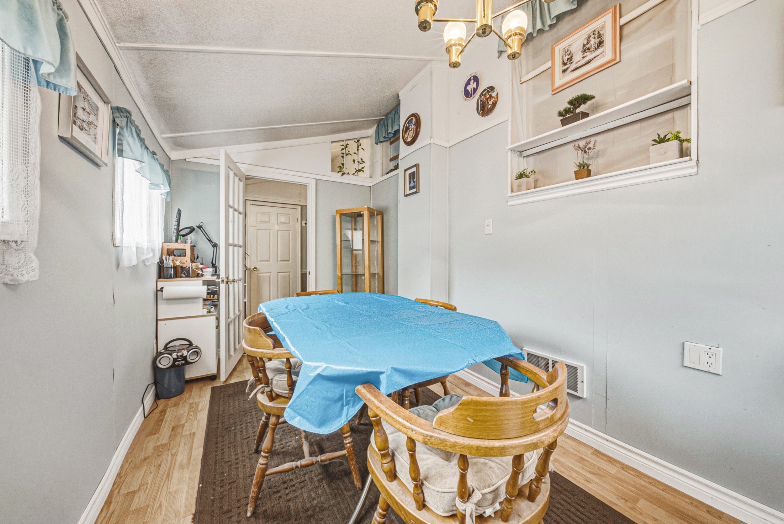 23 - 2345 Gibbon St, Burlington.jpg