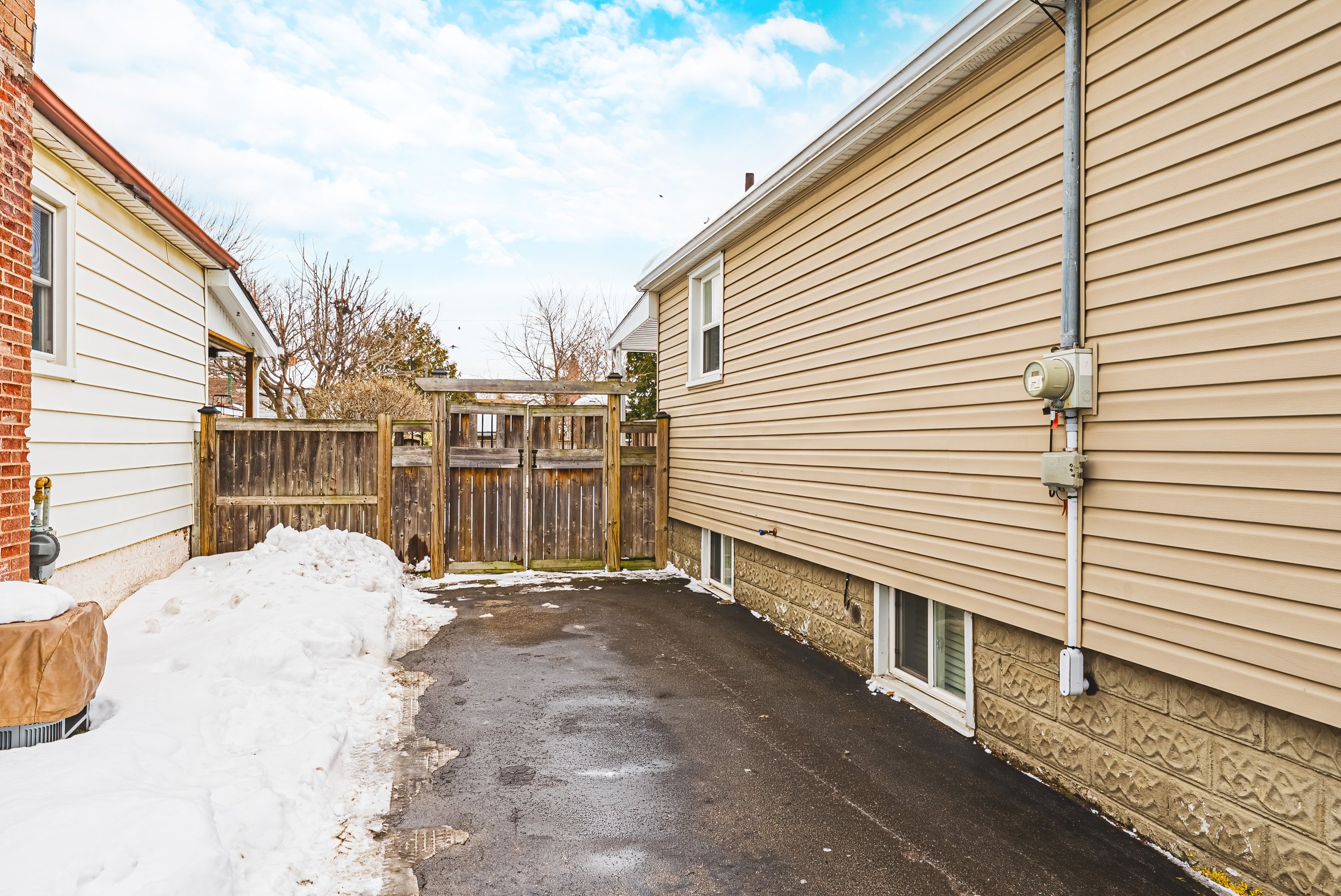 33 - 165 E 38th St, Hamilton.jpg