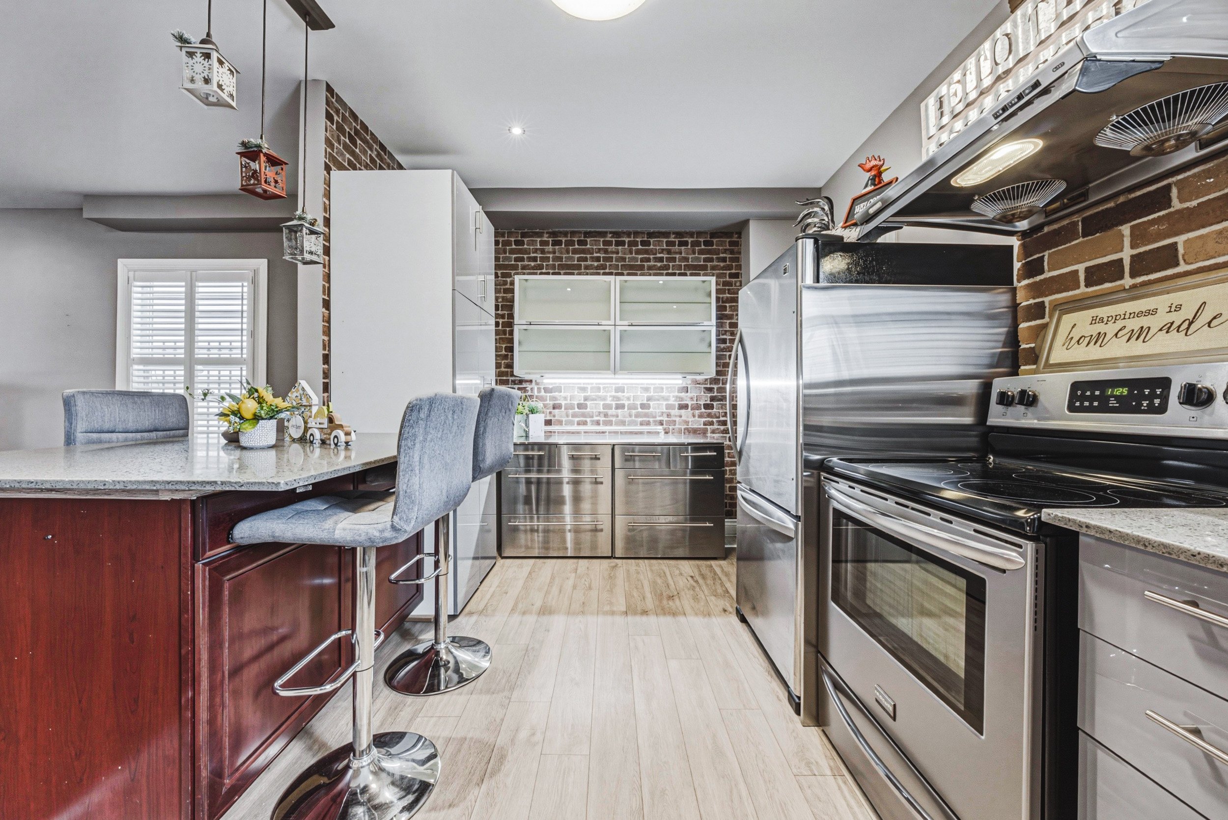 14 - 218 Grosvenor Ave N, Hamilton.jpg