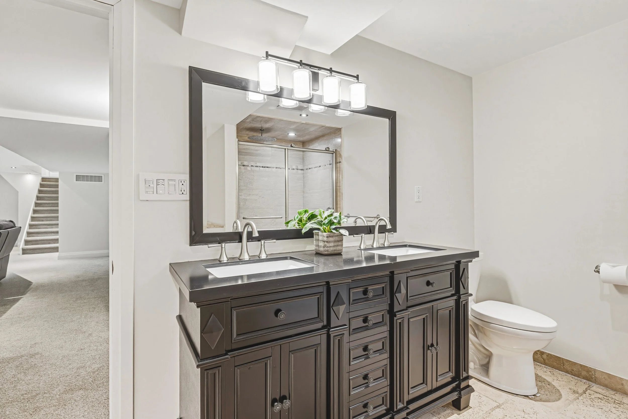 35 - 4897 Victoria Ave N, Vineland Station.jpg