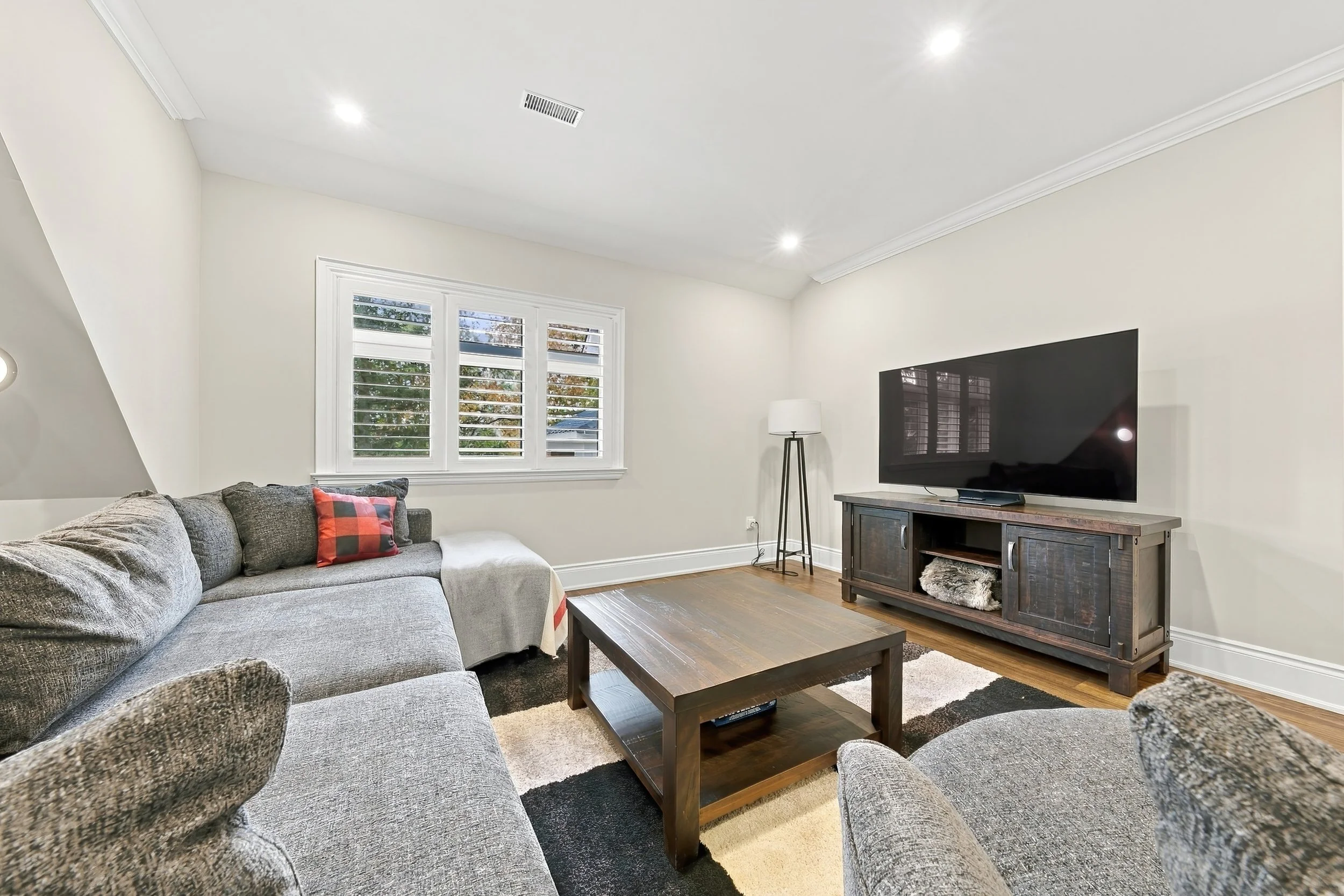 33 - 4369 Lakeshore Rd, Burlington.jpg