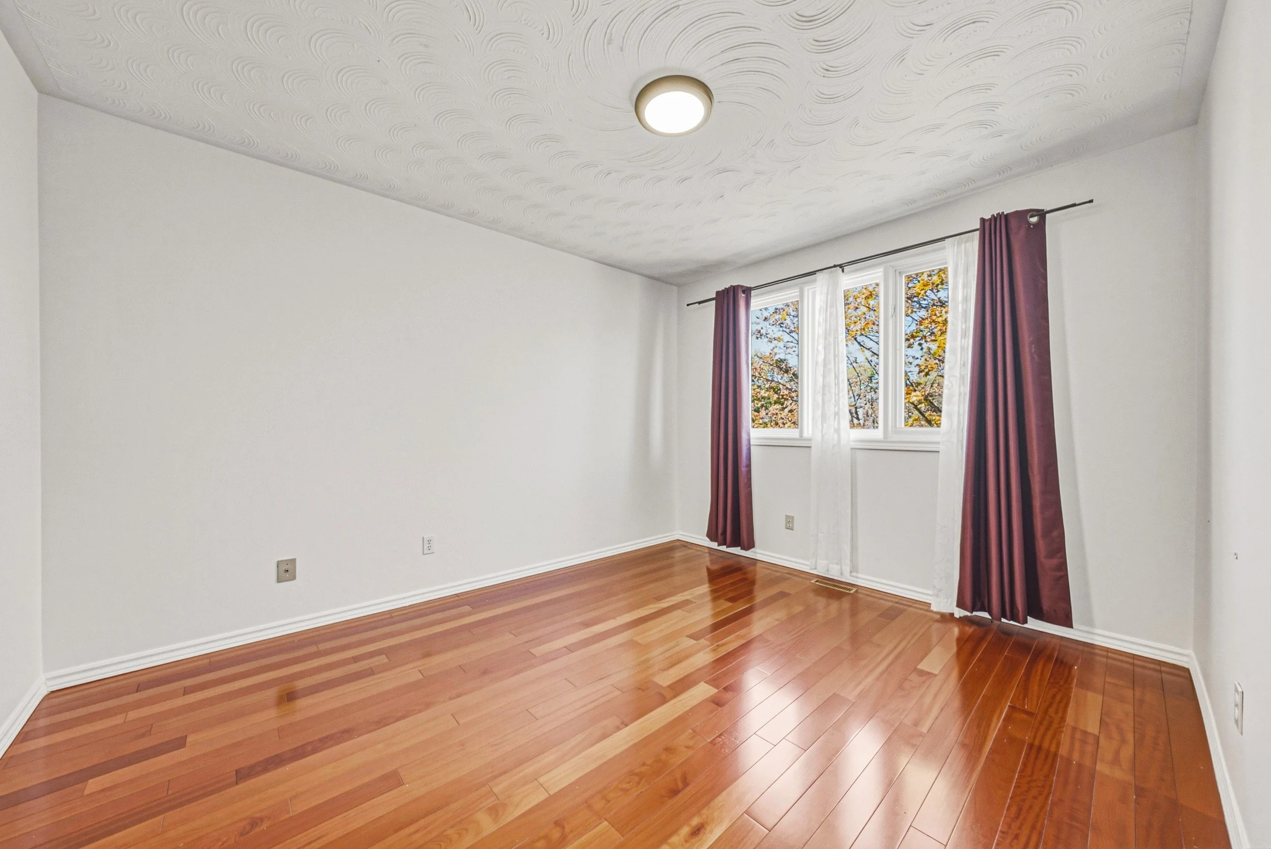 32 - 21 Moss Blvd, Dundas.jpg