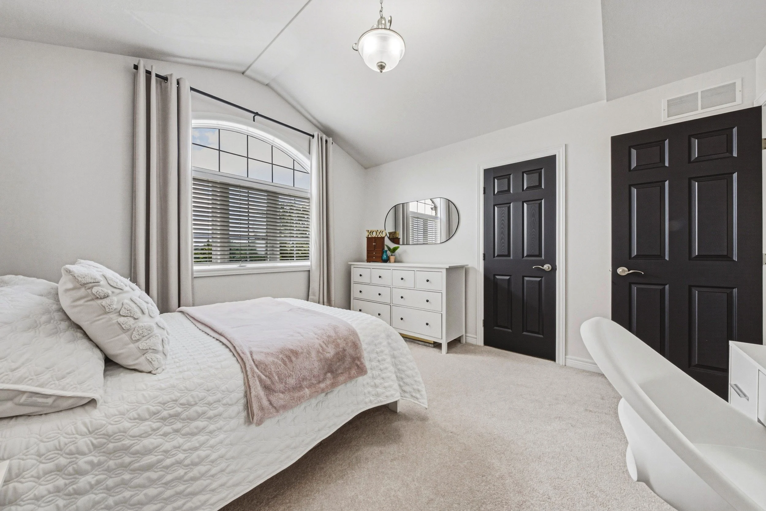 28 - 20 Degrow Cres, Binbrook.jpg