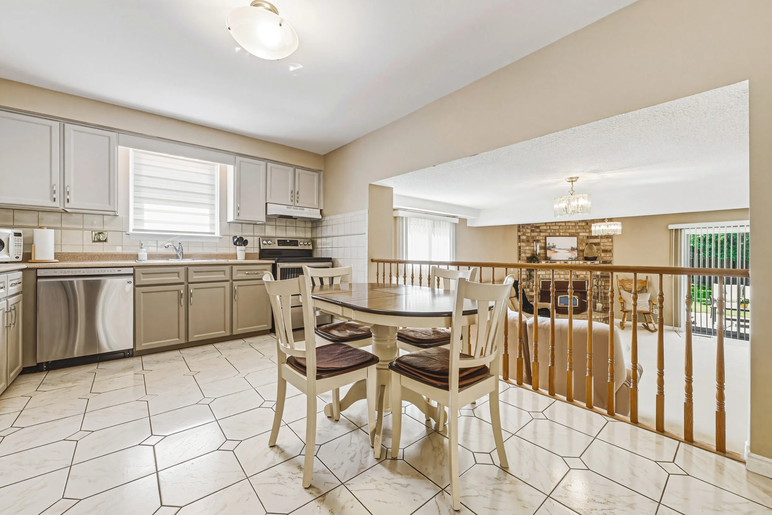 10 - 565 Stone Church Rd W, Hamilton.jpg