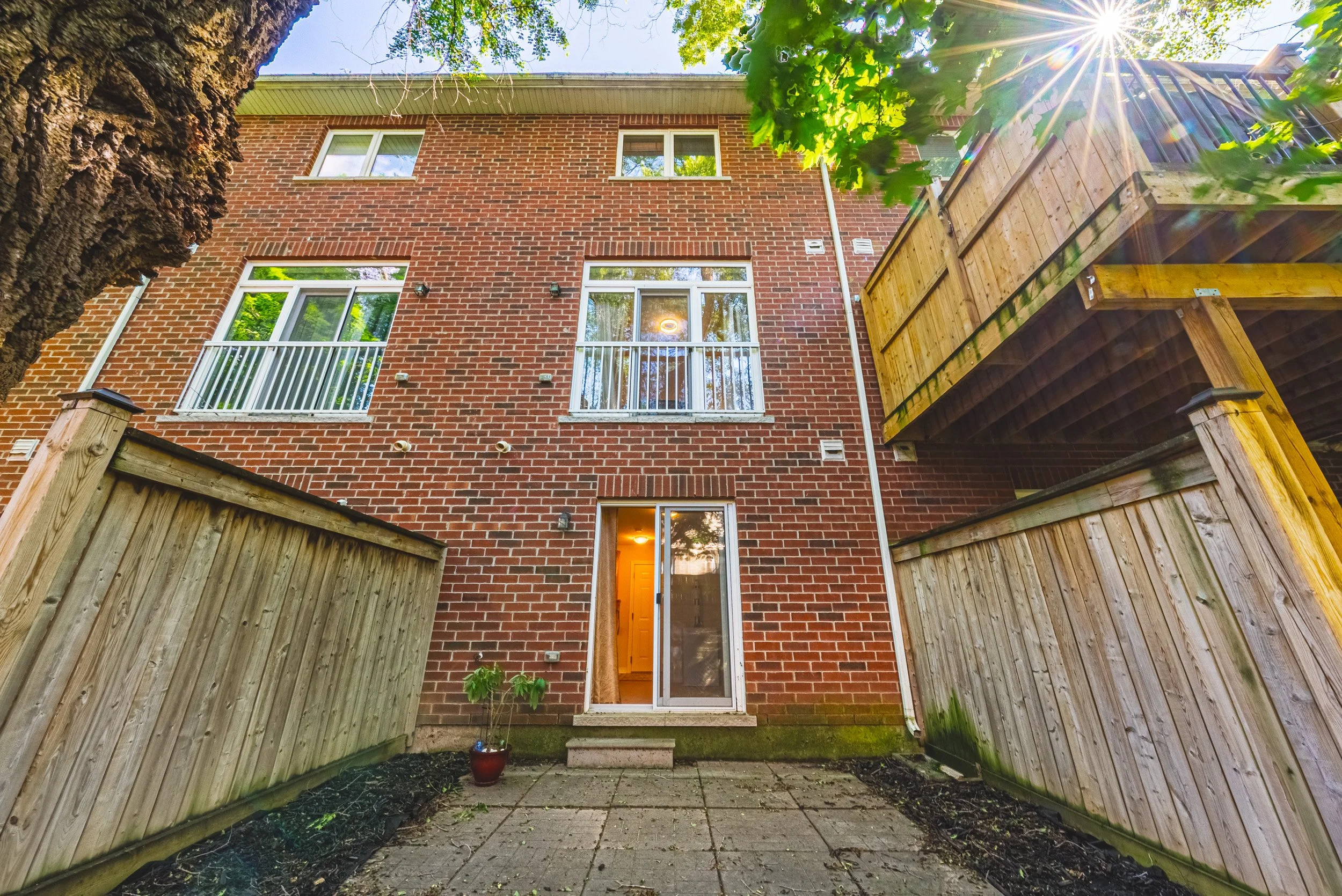 25 - 14-18 Plains Rd W, Burlington.jpg