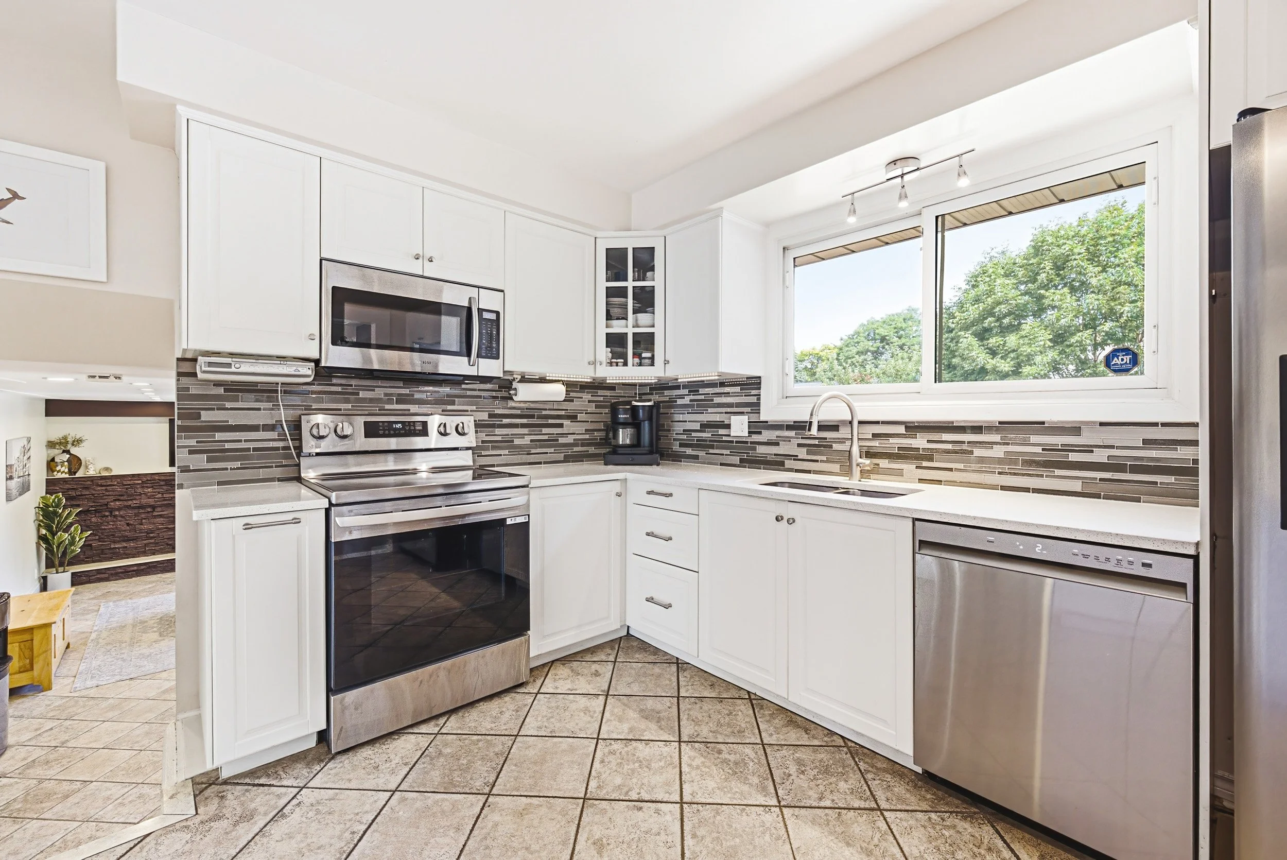 11 - 364 Fennell Ave W, Hamilton.jpg