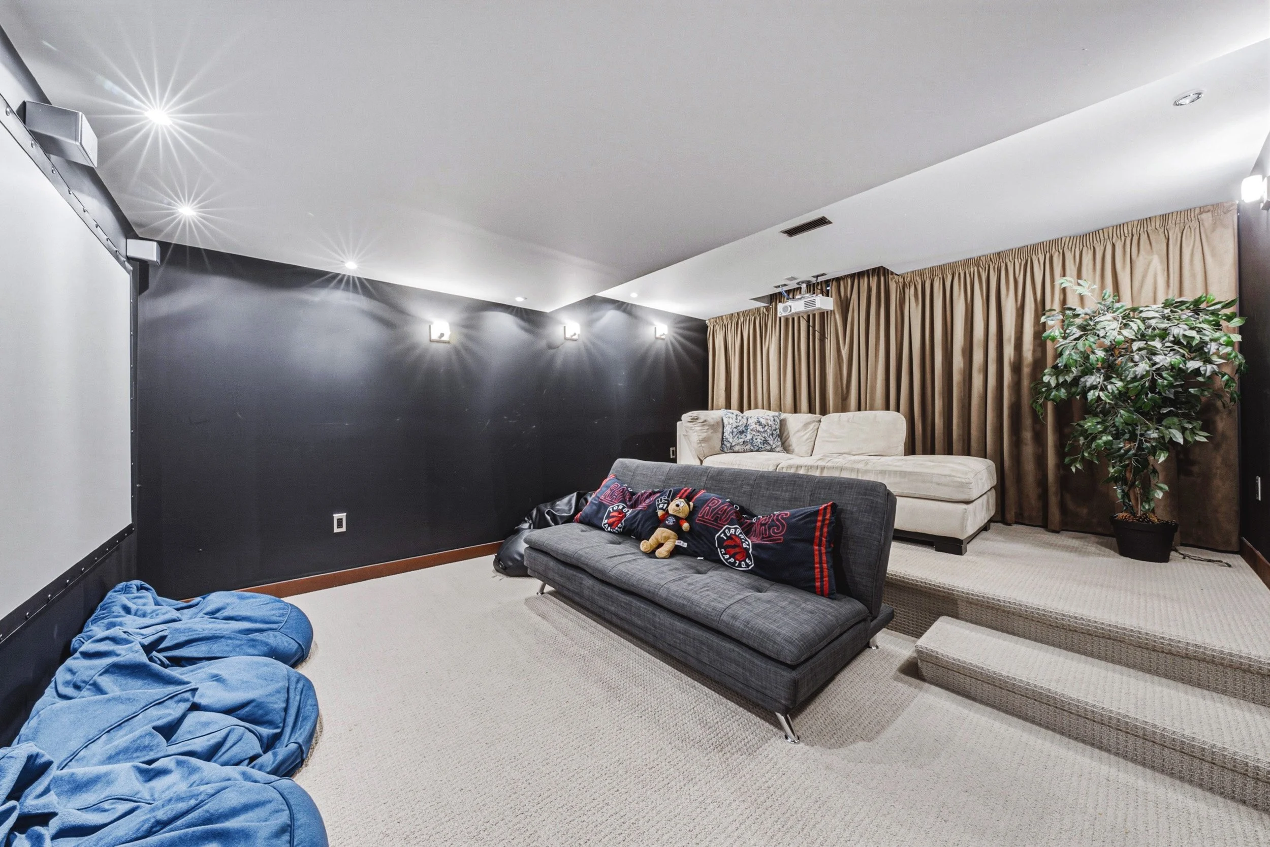 40 - 140 Country Club Dr, Cambridge.jpg