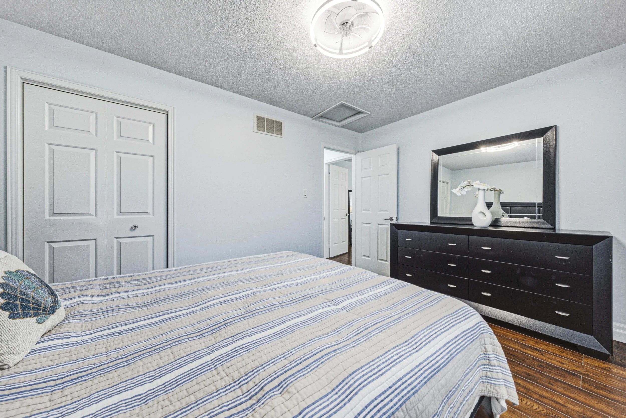 19 - 2206 Donald Rd, Burlington.jpg