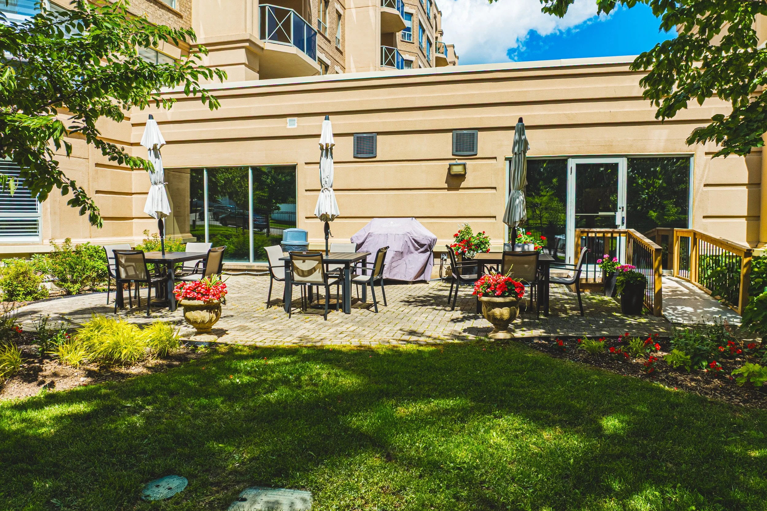 16 - 2075 Amherst Heights Dr RE.jpg