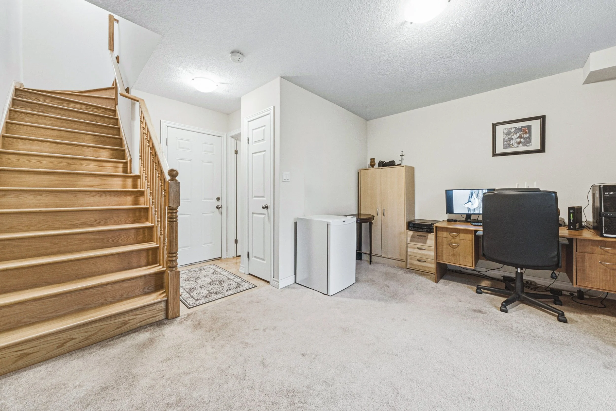 23 - 14-18 Plains Rd W, Burlington.jpg