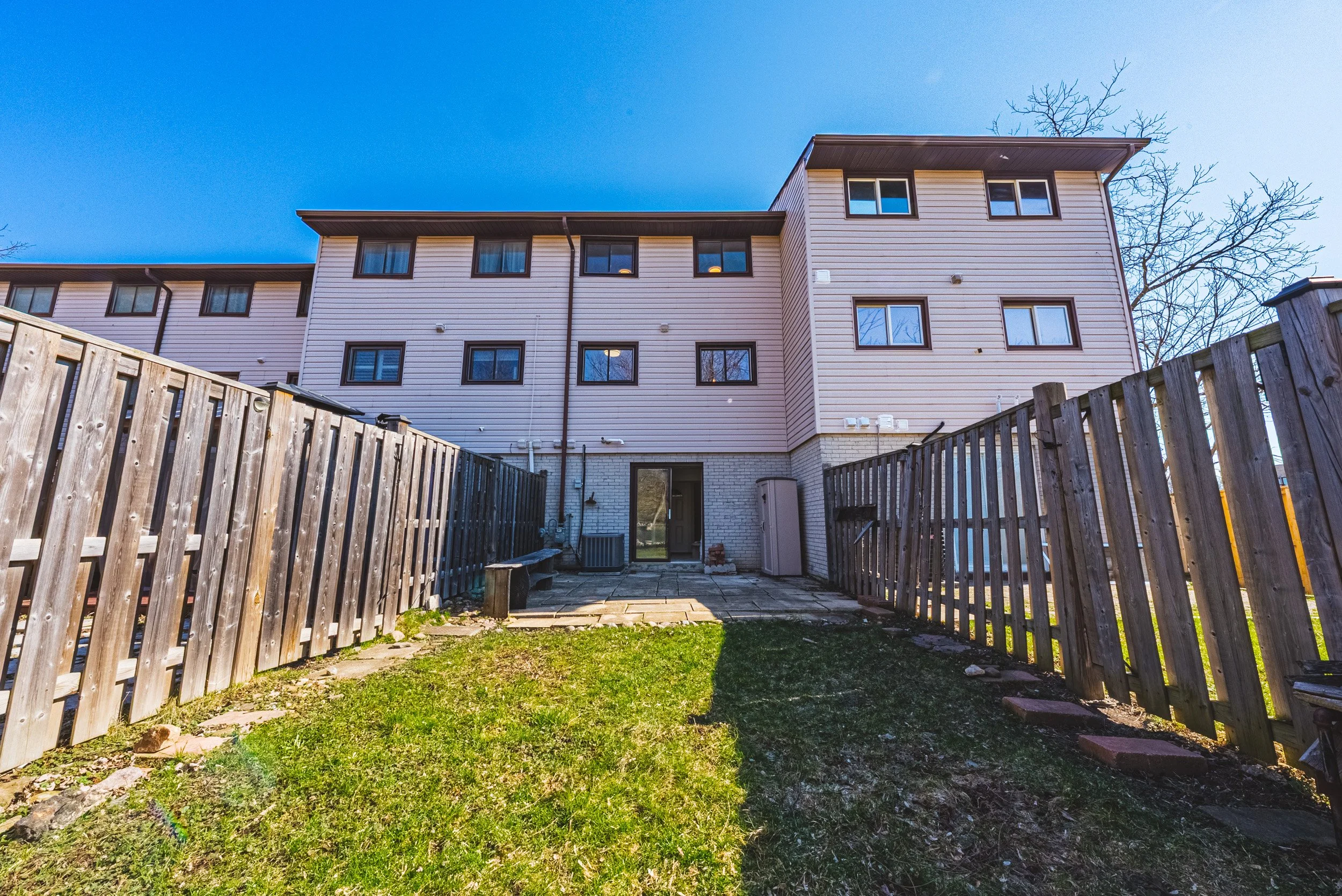 31 - 2-64 Bronte St, Milton.jpg