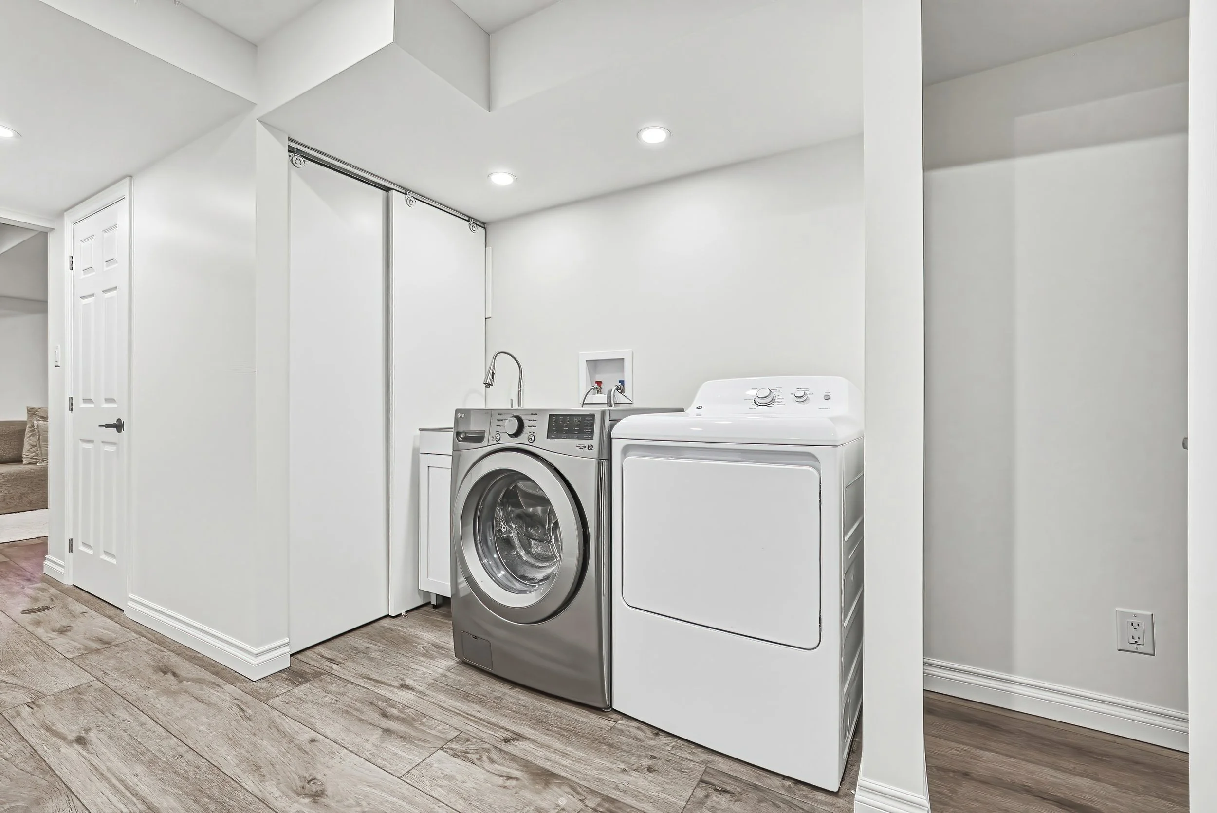 23 - 2259 Seton Cres, Burlington.jpg