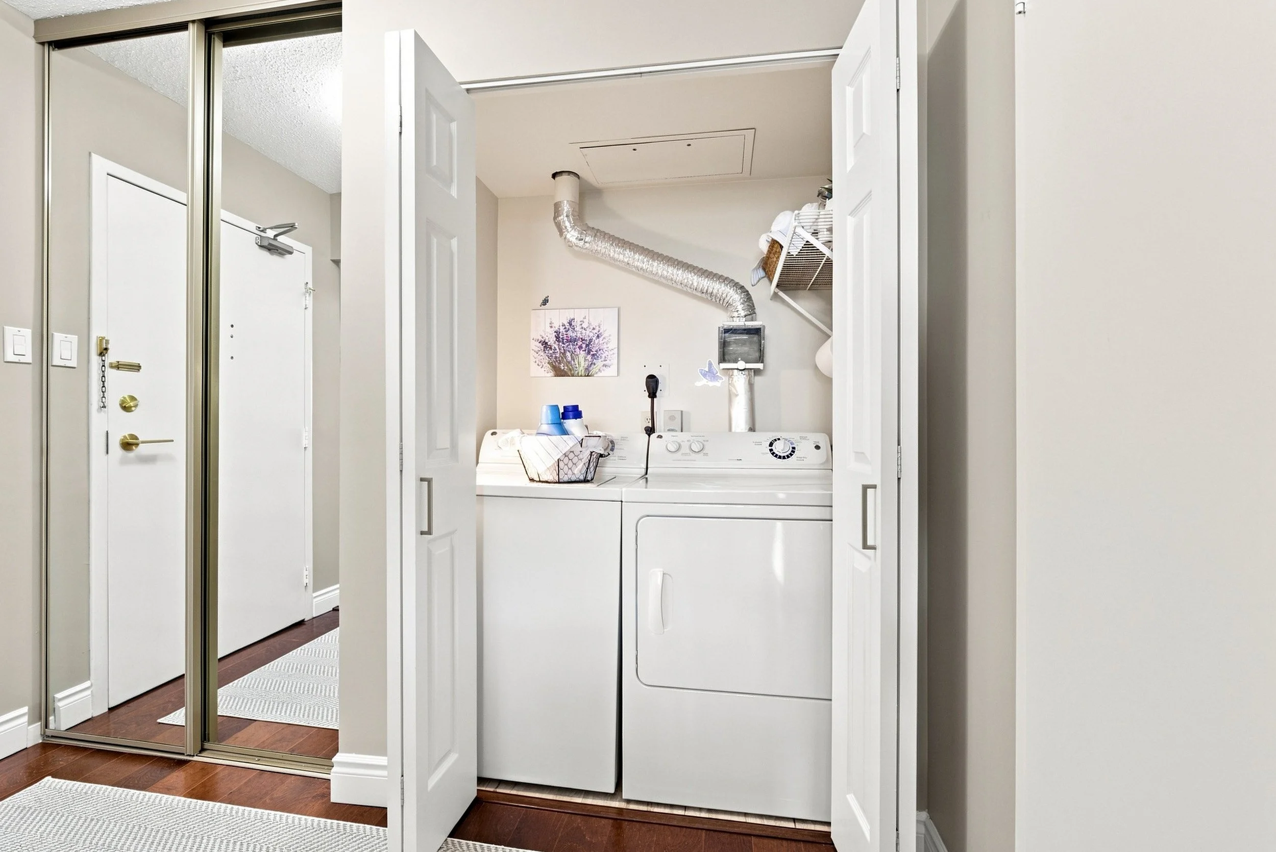 20 - 2055 Upper Middle Rd #1507, Burlington.jpg