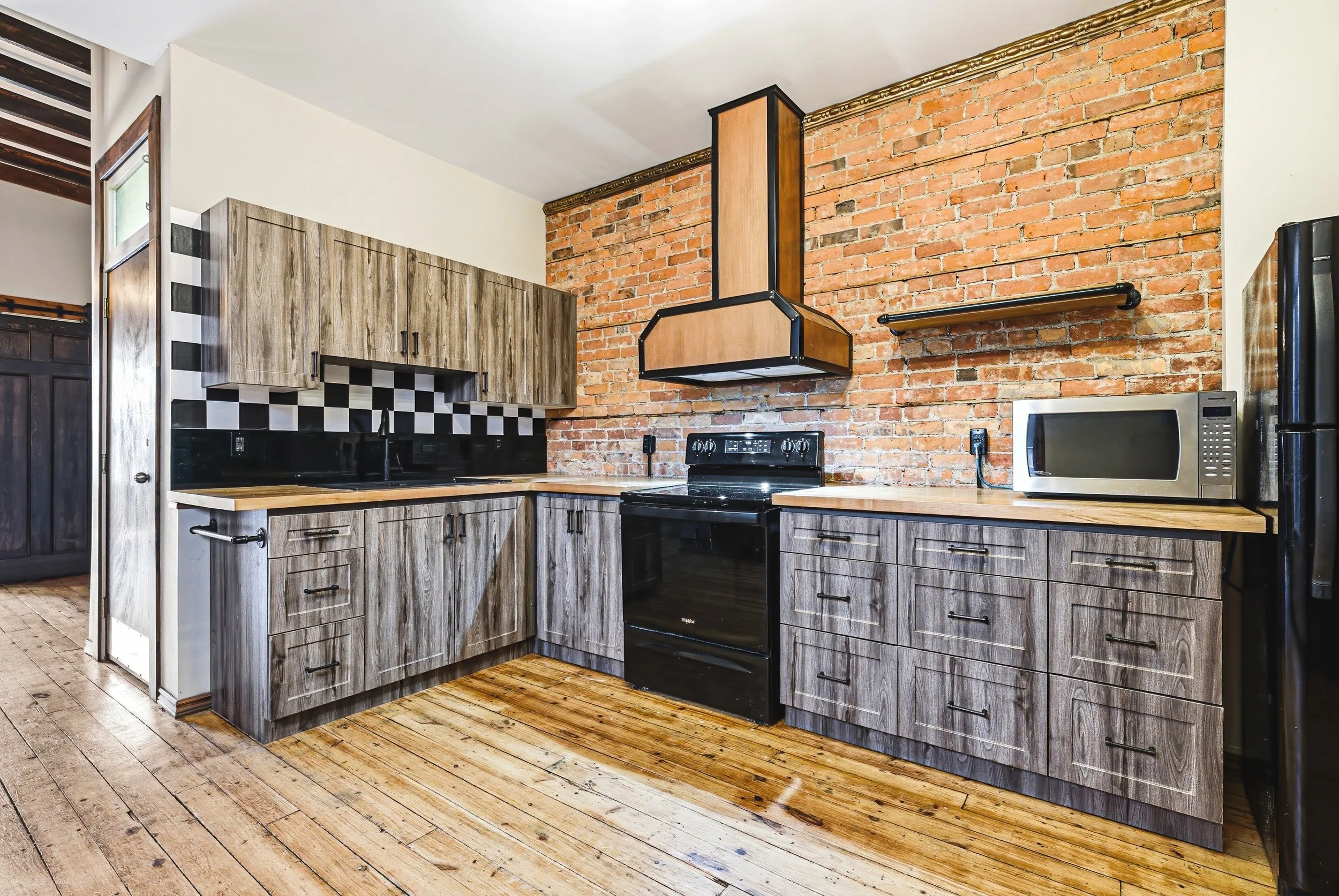 33 - 595 King St E, Hamilton.jpg