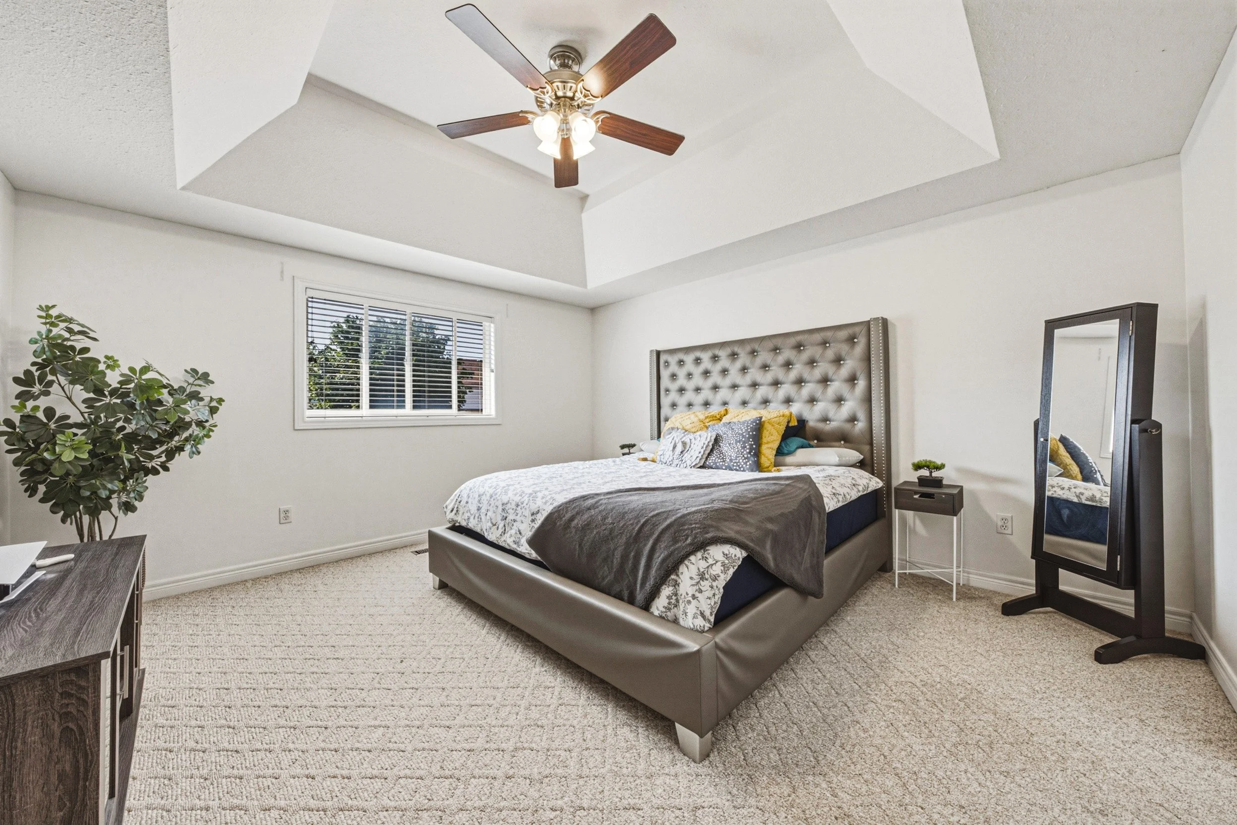 31 - 140 Country Club Dr, Cambridge.jpg