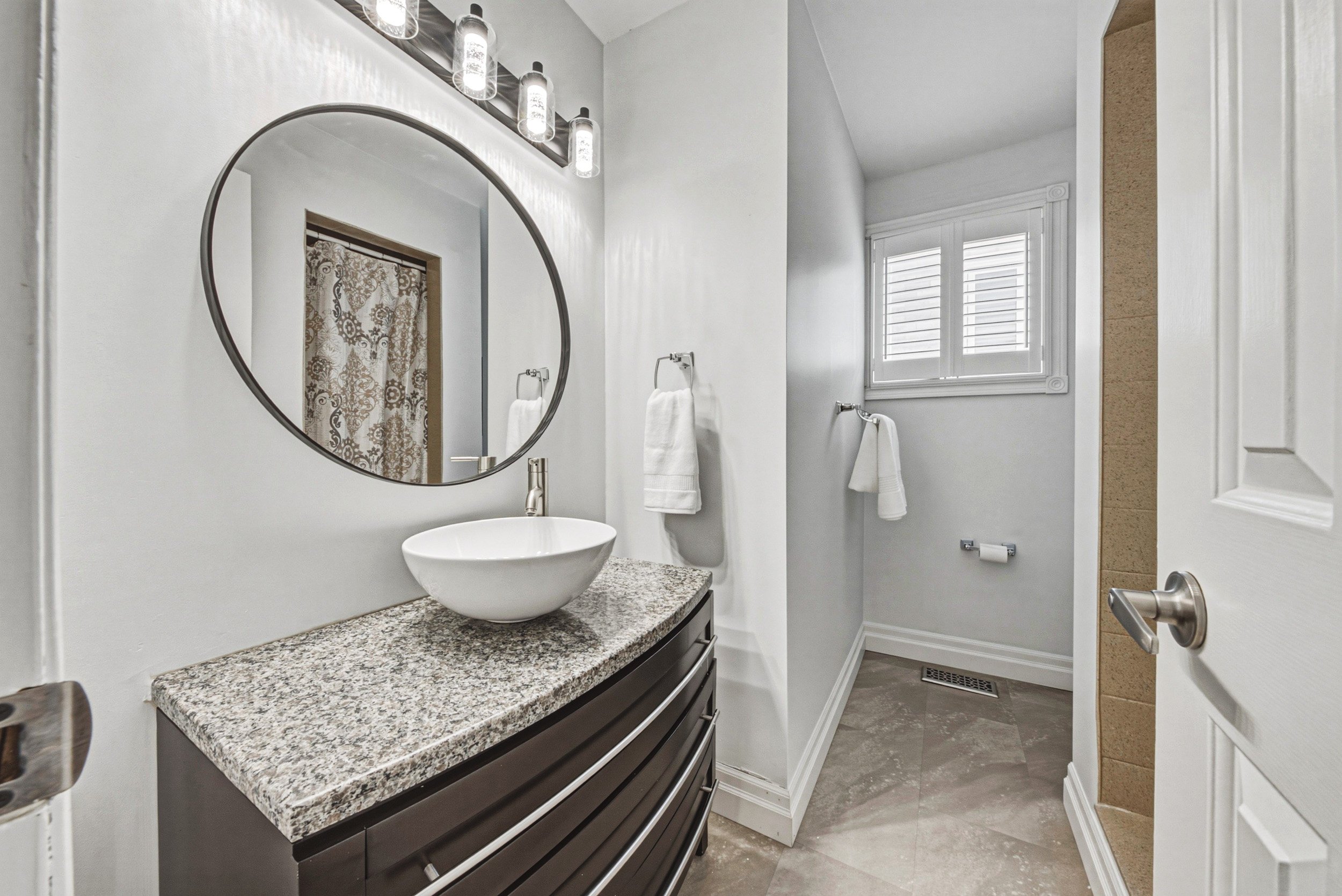 23 - 2206 Donald Rd, Burlington.jpg