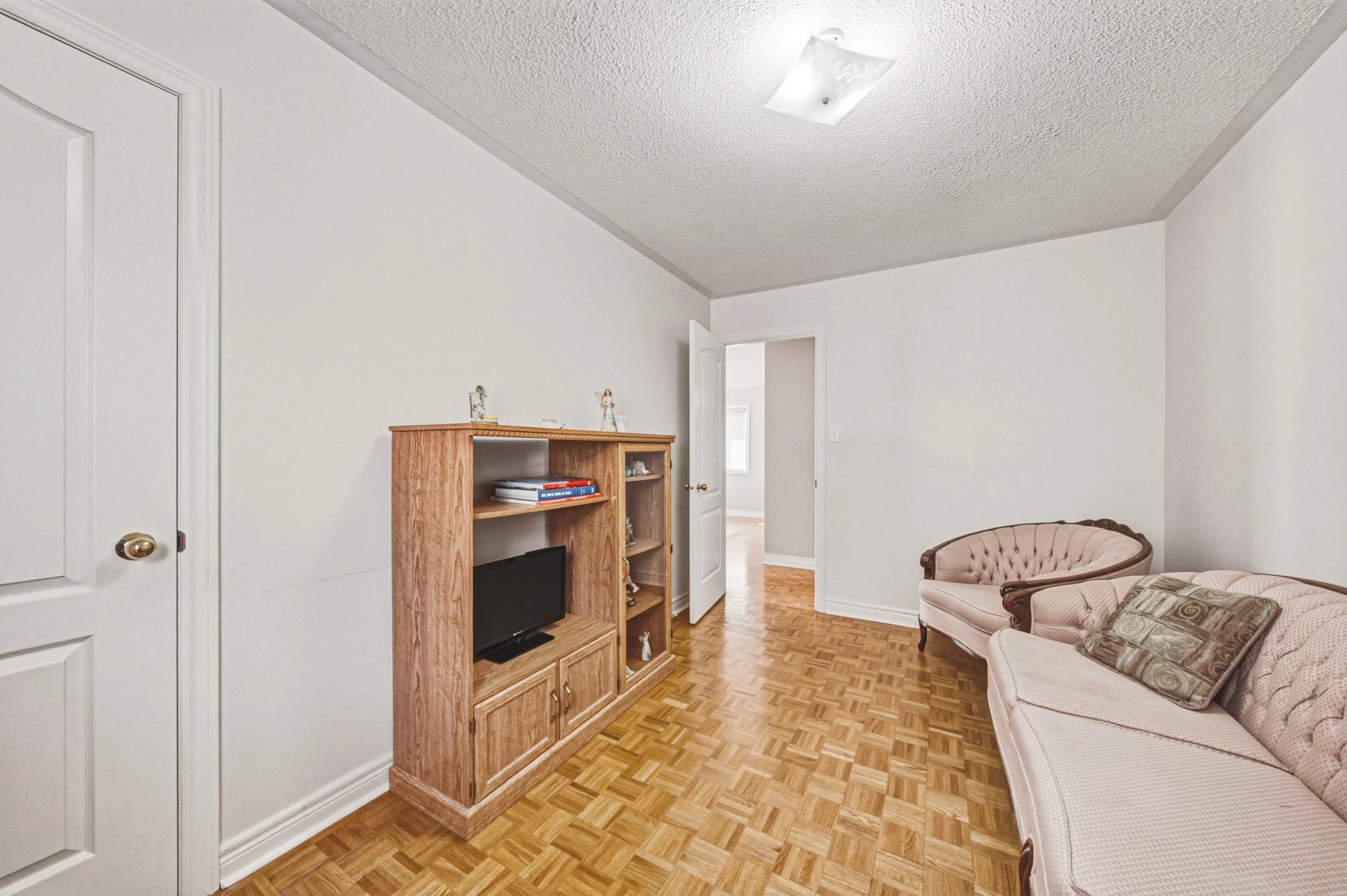 20 - 237 Mountainberry Rd, Brampton.jpg