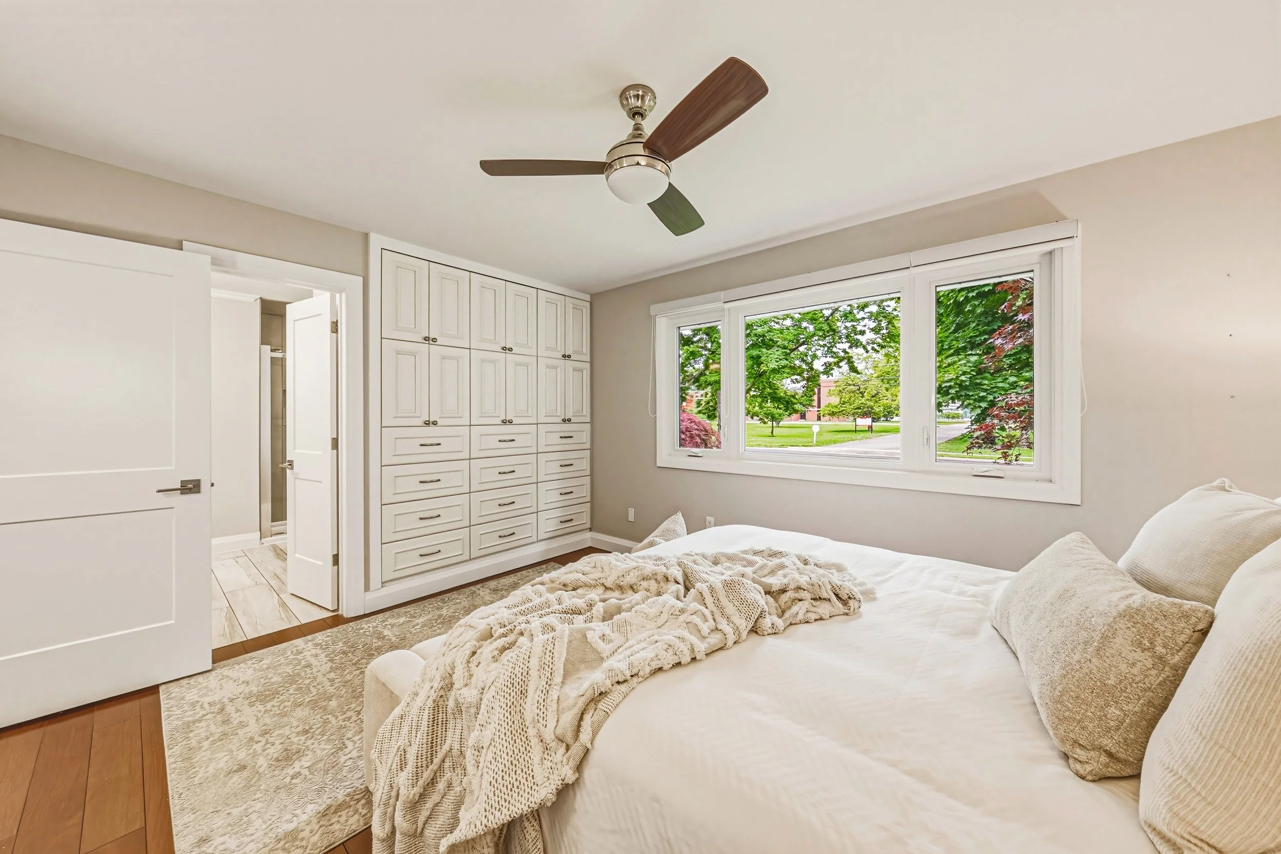 23 - 4897 Victoria Ave N, Vineland Station.jpg