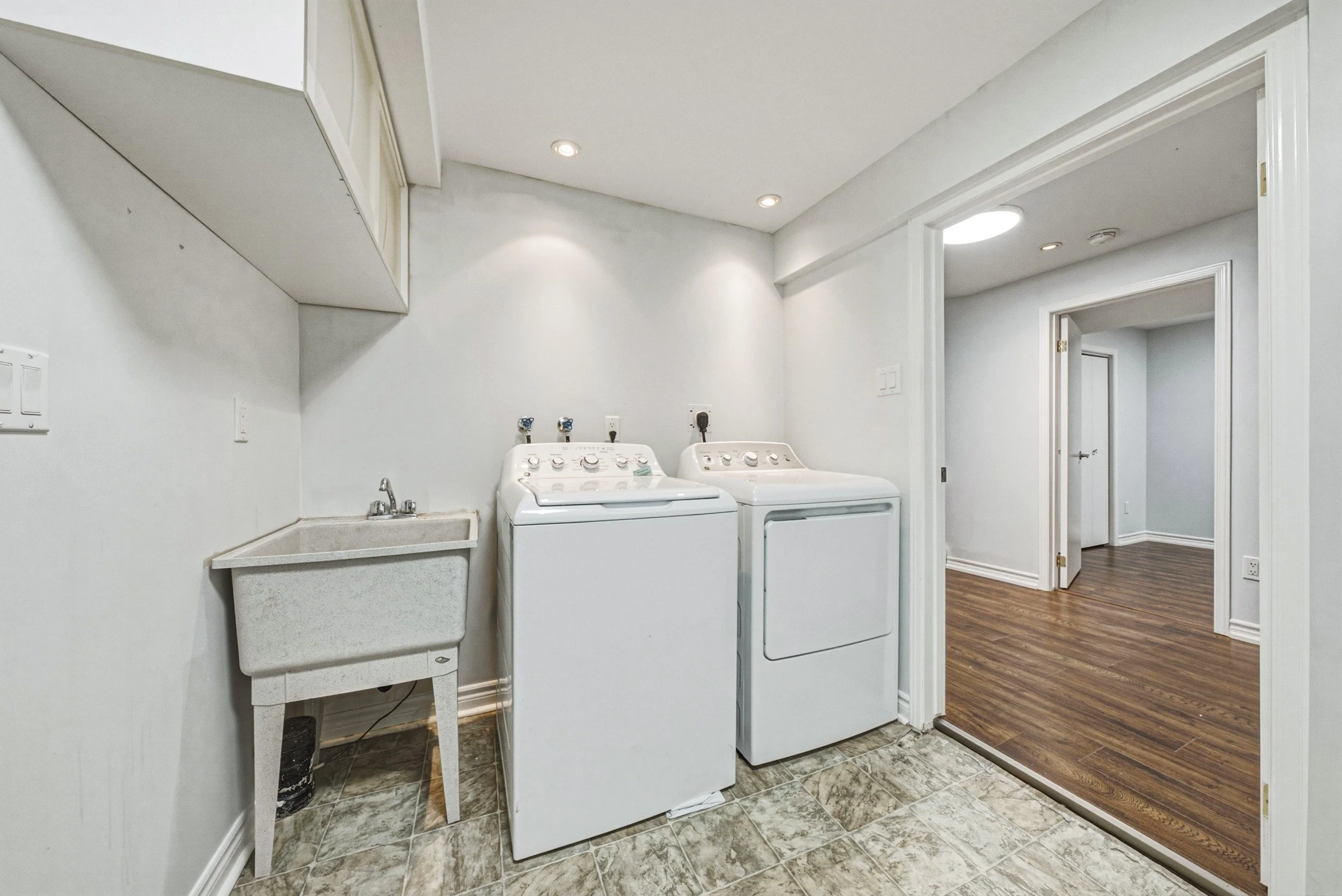 27 - 2206 Donald Rd, Burlington.jpg