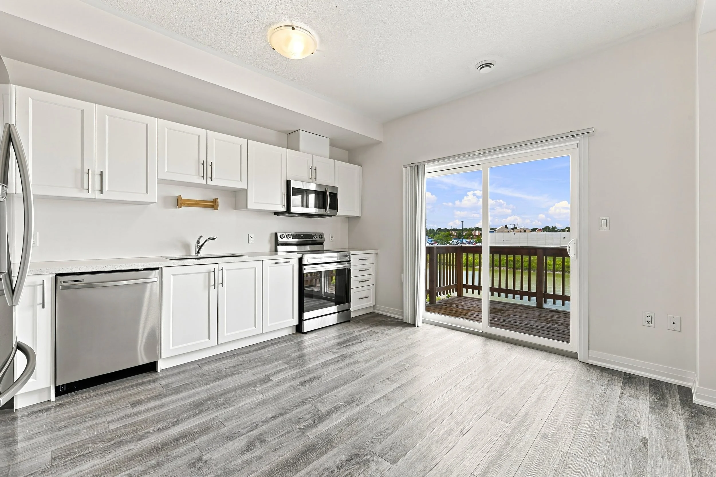 11 - 94 Laguna Village Cres, Hamilton.jpg