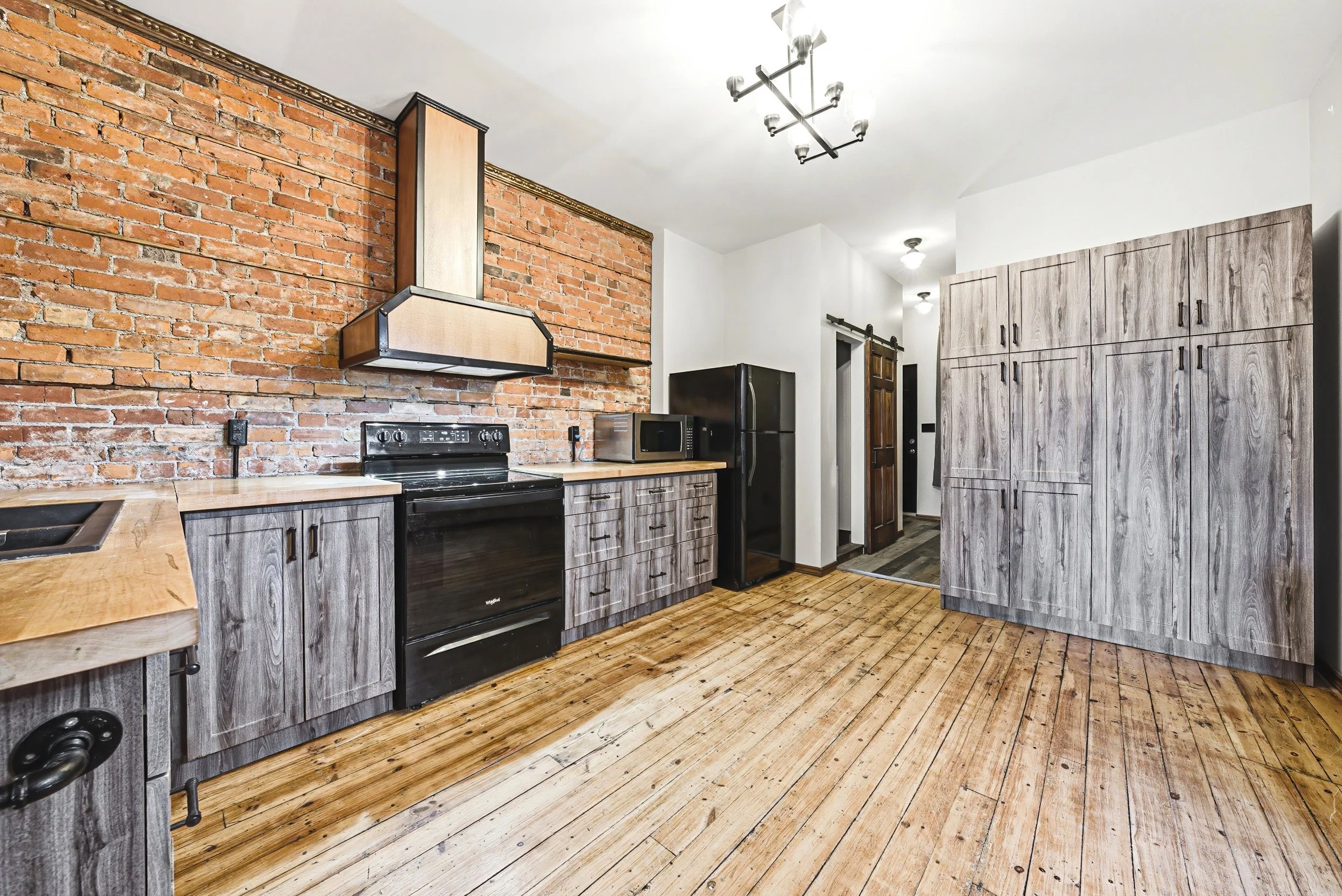 32 - 595 King St E, Hamilton.jpg