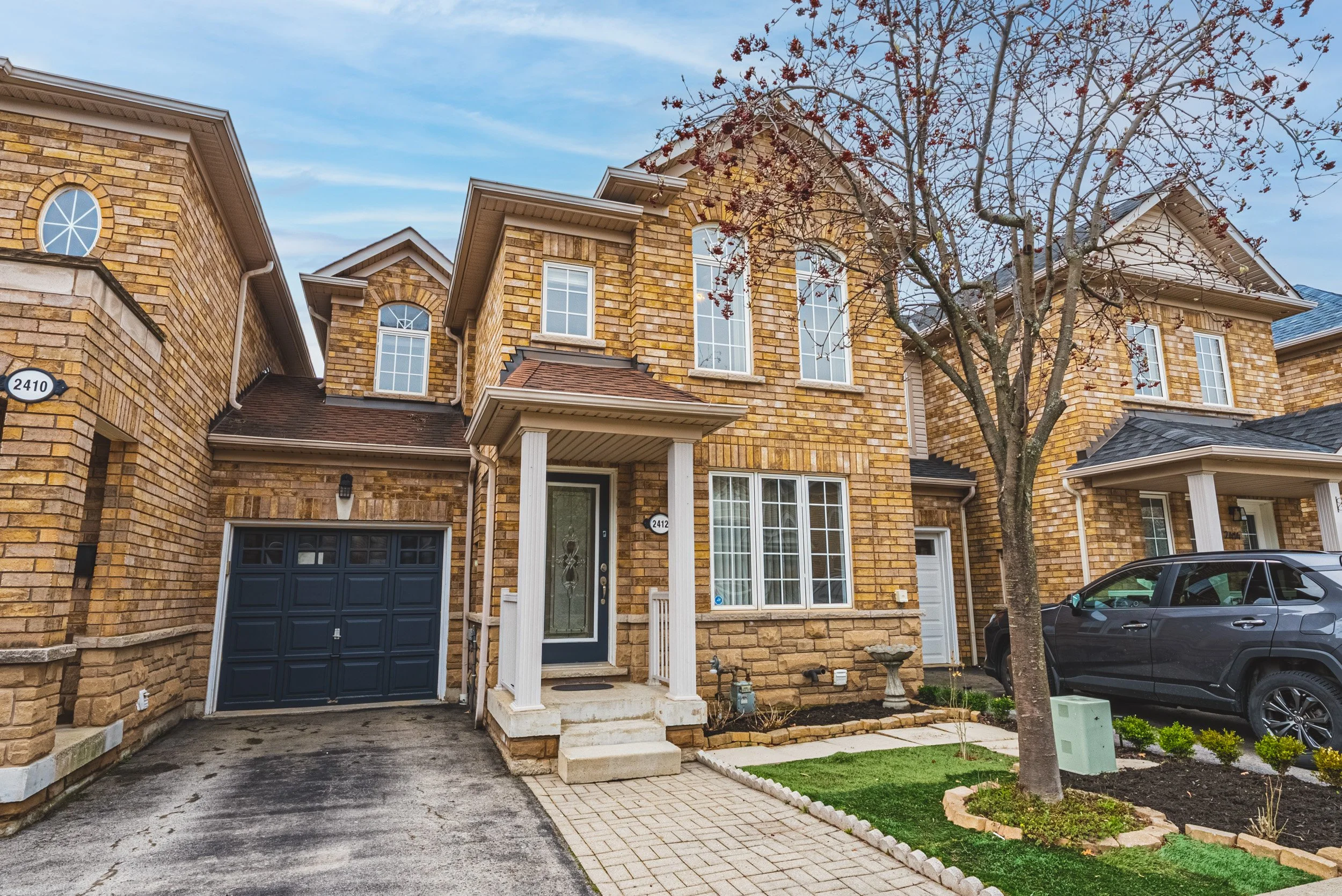 1 - 2412 Curtis Rd, Burlington.jpg