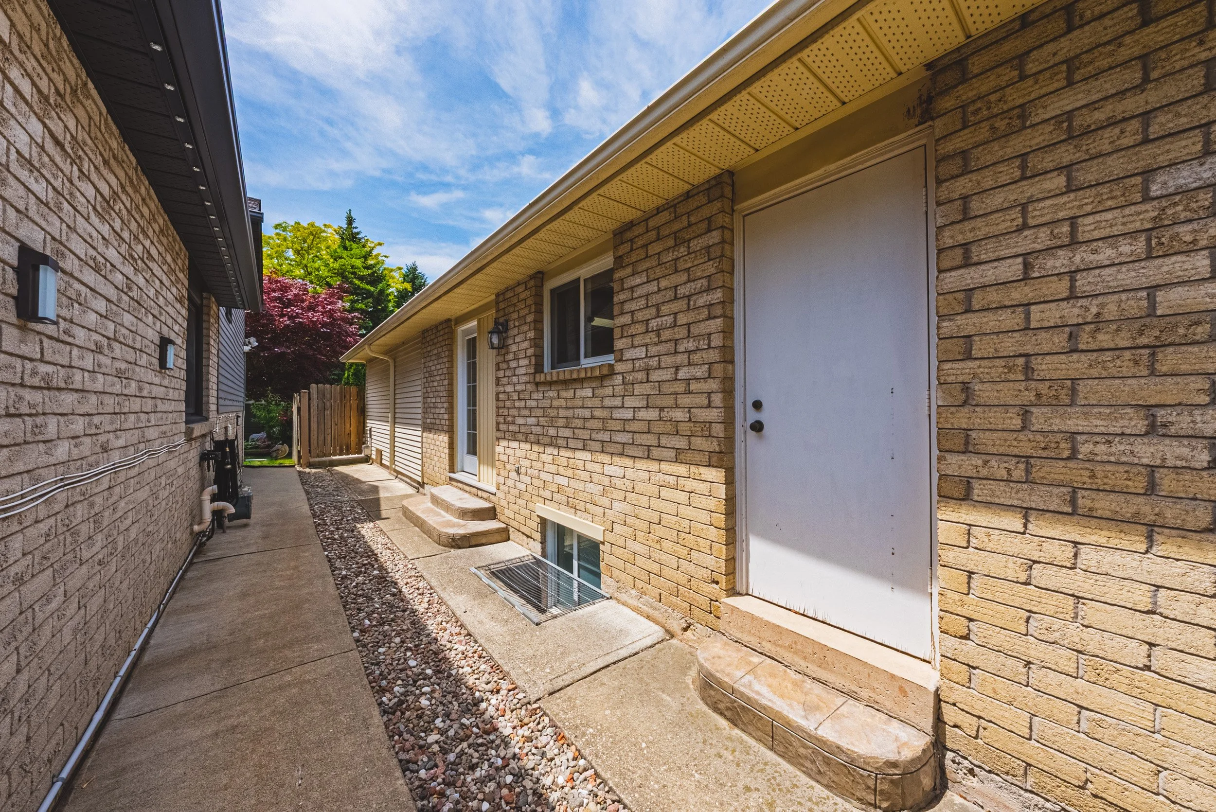 35 - 744 Miriam Cres, Burlington.jpg