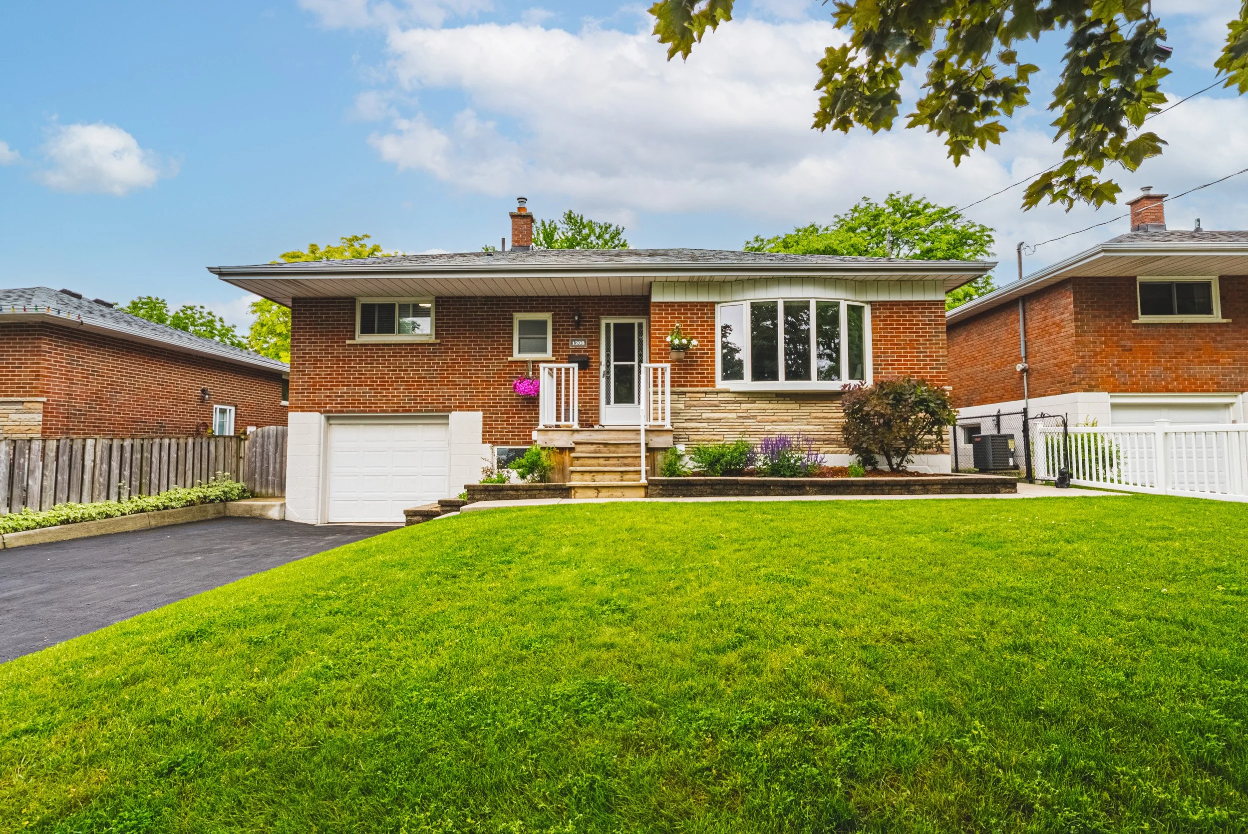 2 - 1208 Homewood Dr, Burlington.jpg
