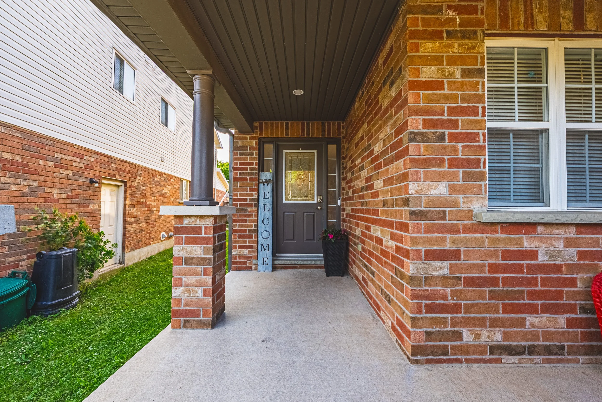 4 - 140 Country Club Dr, Cambridge.jpg