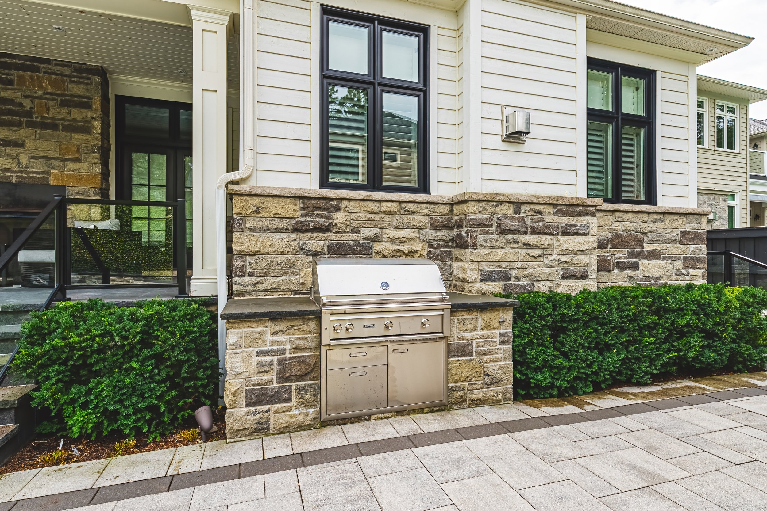 70 - 4369 Lakeshore Rd, Burlington.jpg