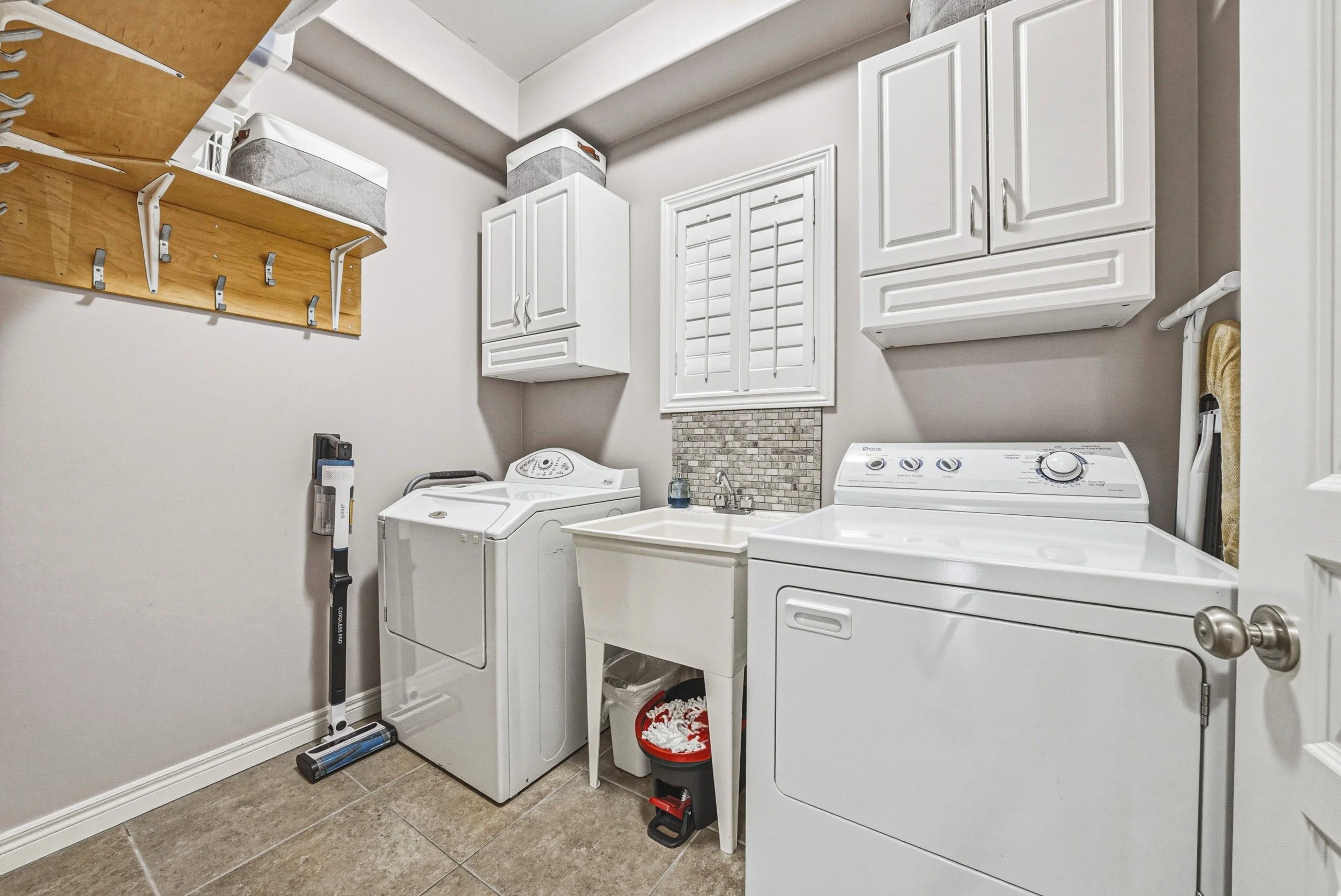 7 - 419 Dicenzo Dr, Hamilton.jpg