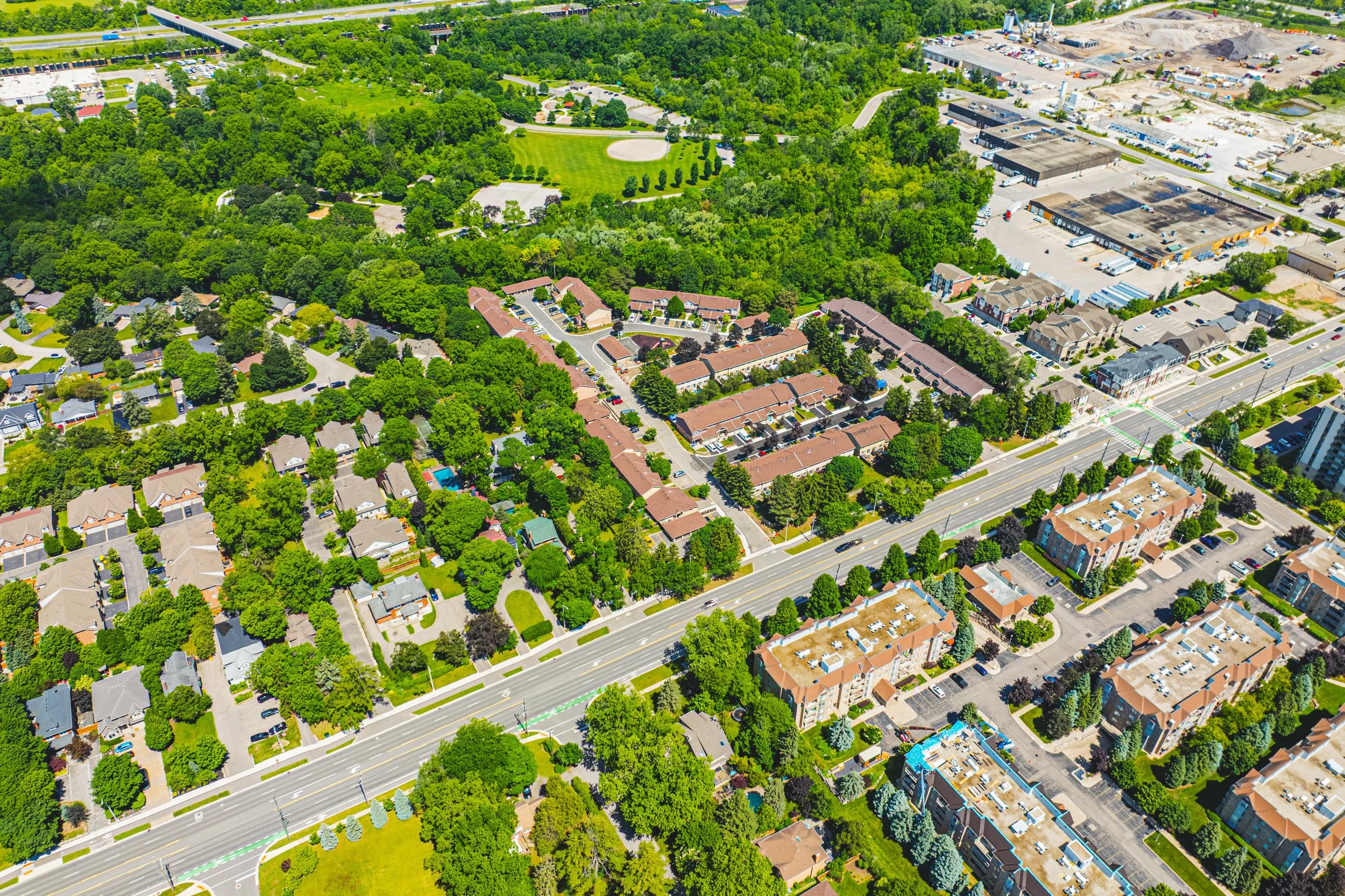 33 - 14-18 Plains Rd W, Burlington.jpg