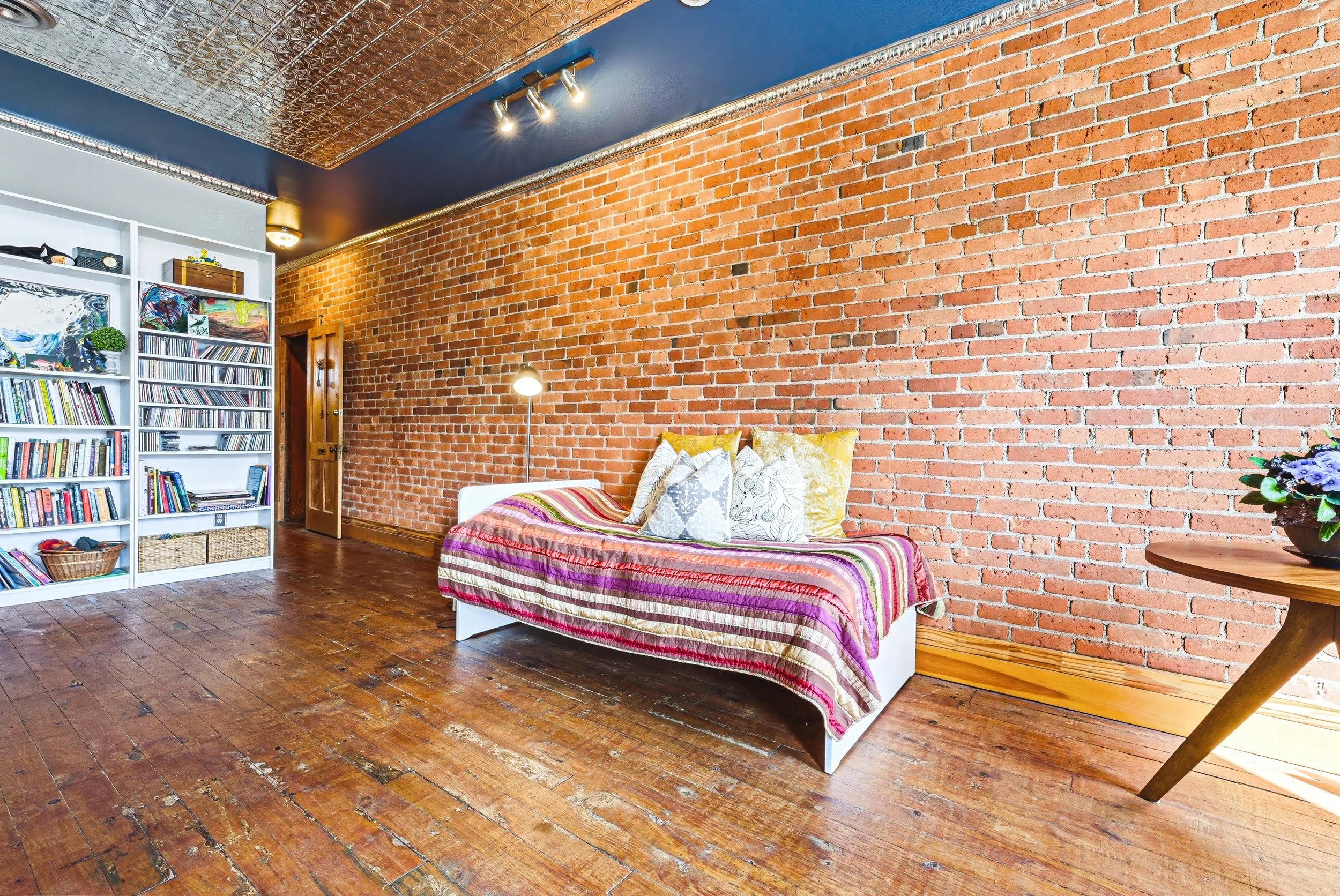 22 - 595 King St E, Hamilton.jpg