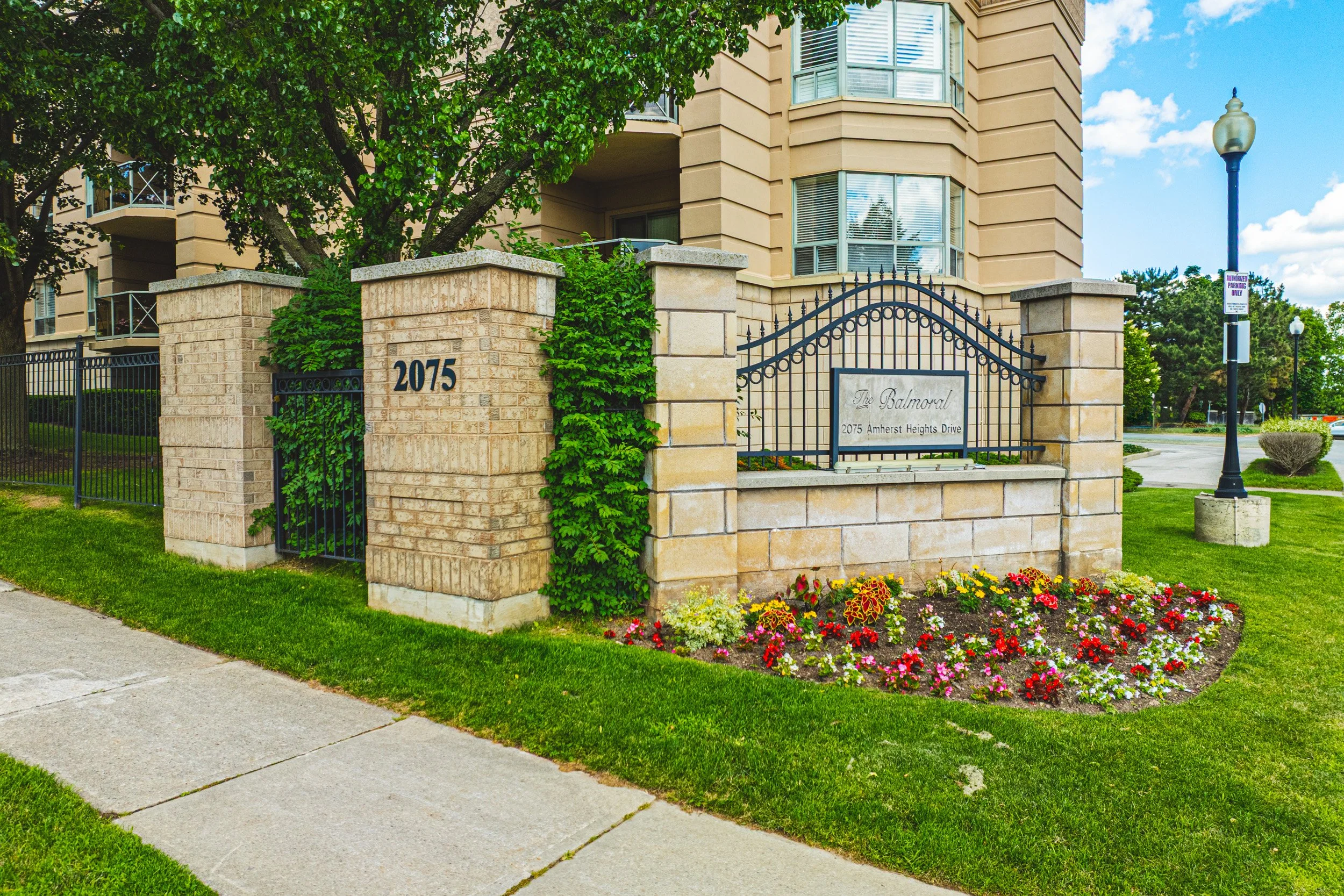 7 - 2075 Amherst Heights Dr RE.jpg