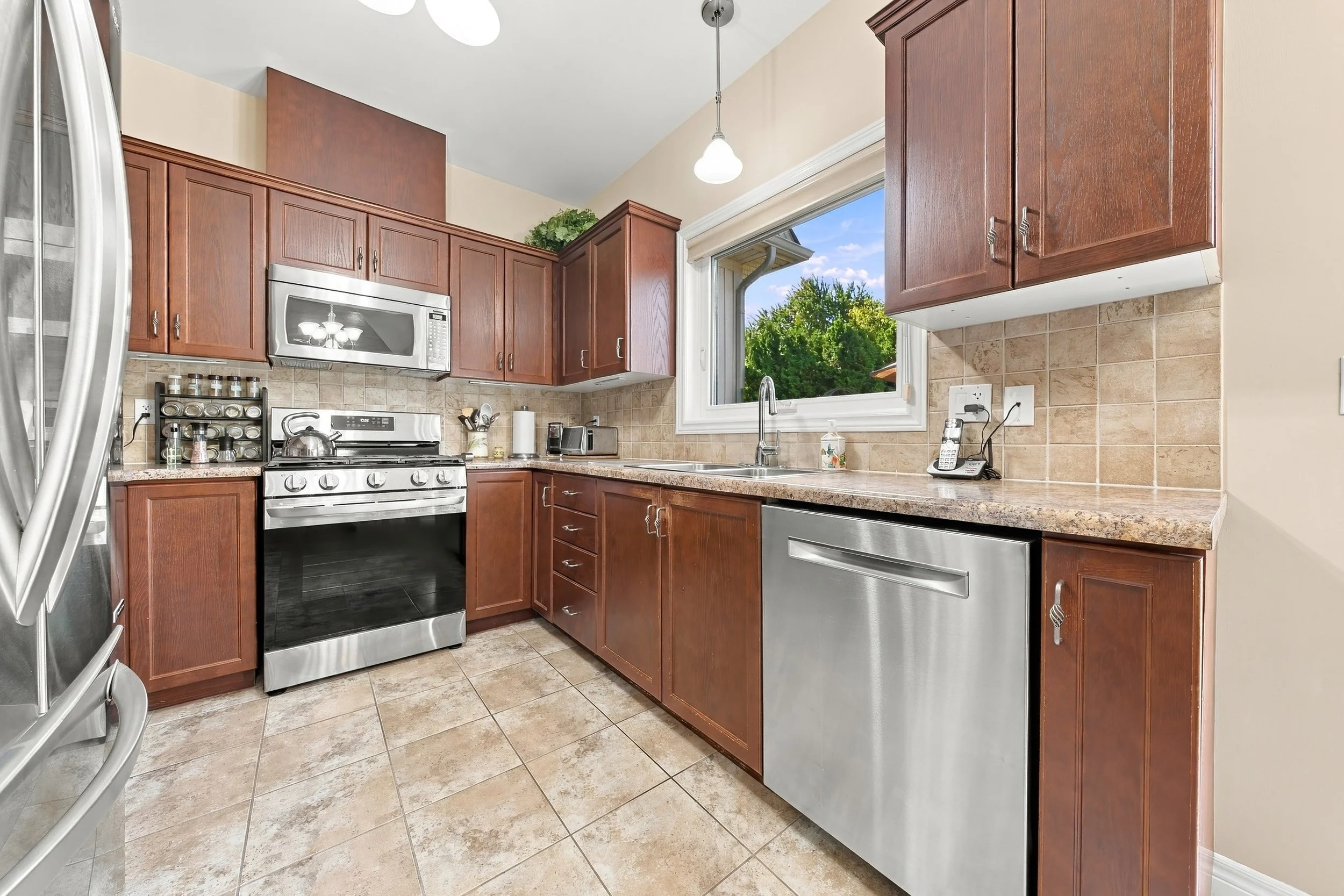 12 - 31 Book Rd #44, Grimsby.jpg