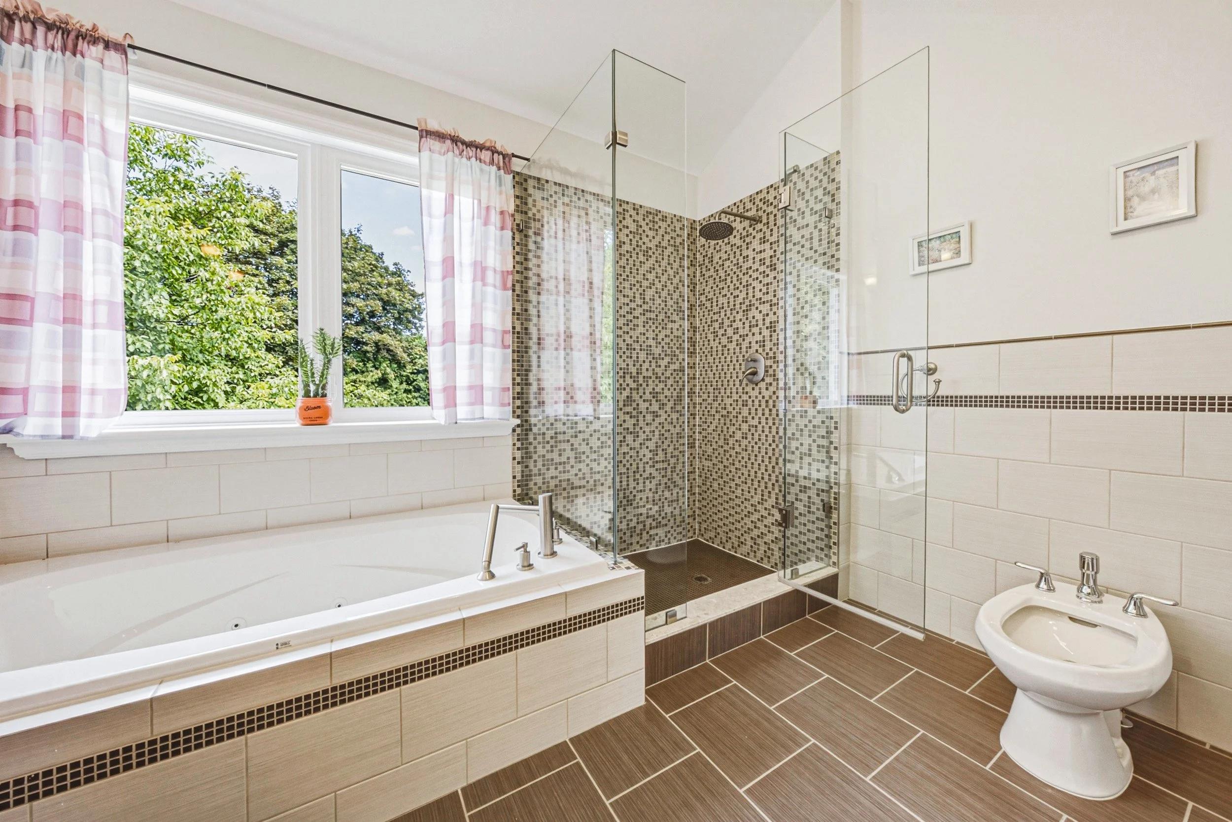 30 - 471 The Kingsway, Etobicoke.jpg