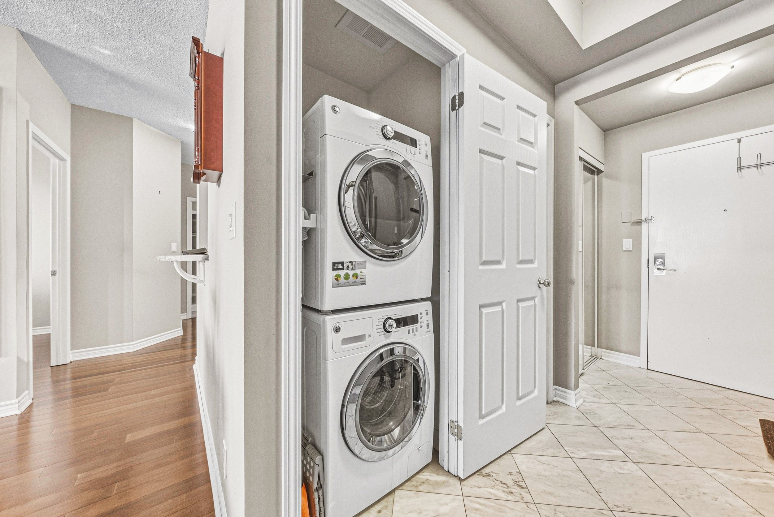 22 - 935 Royal York Rd #202, Toronto.jpg