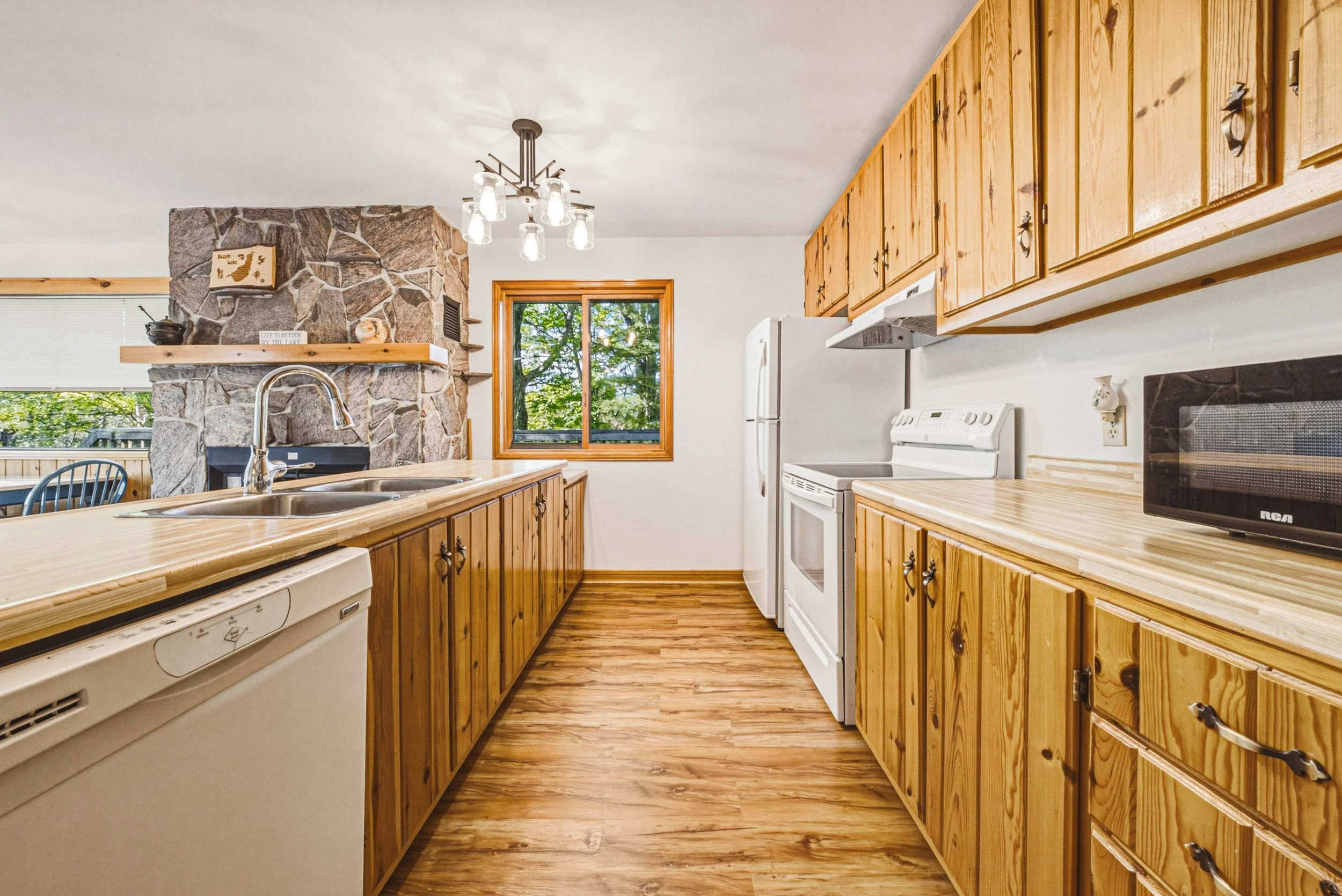 8 - 1046 Whiskey Jack Ln, Algonquin Highlands.jpg