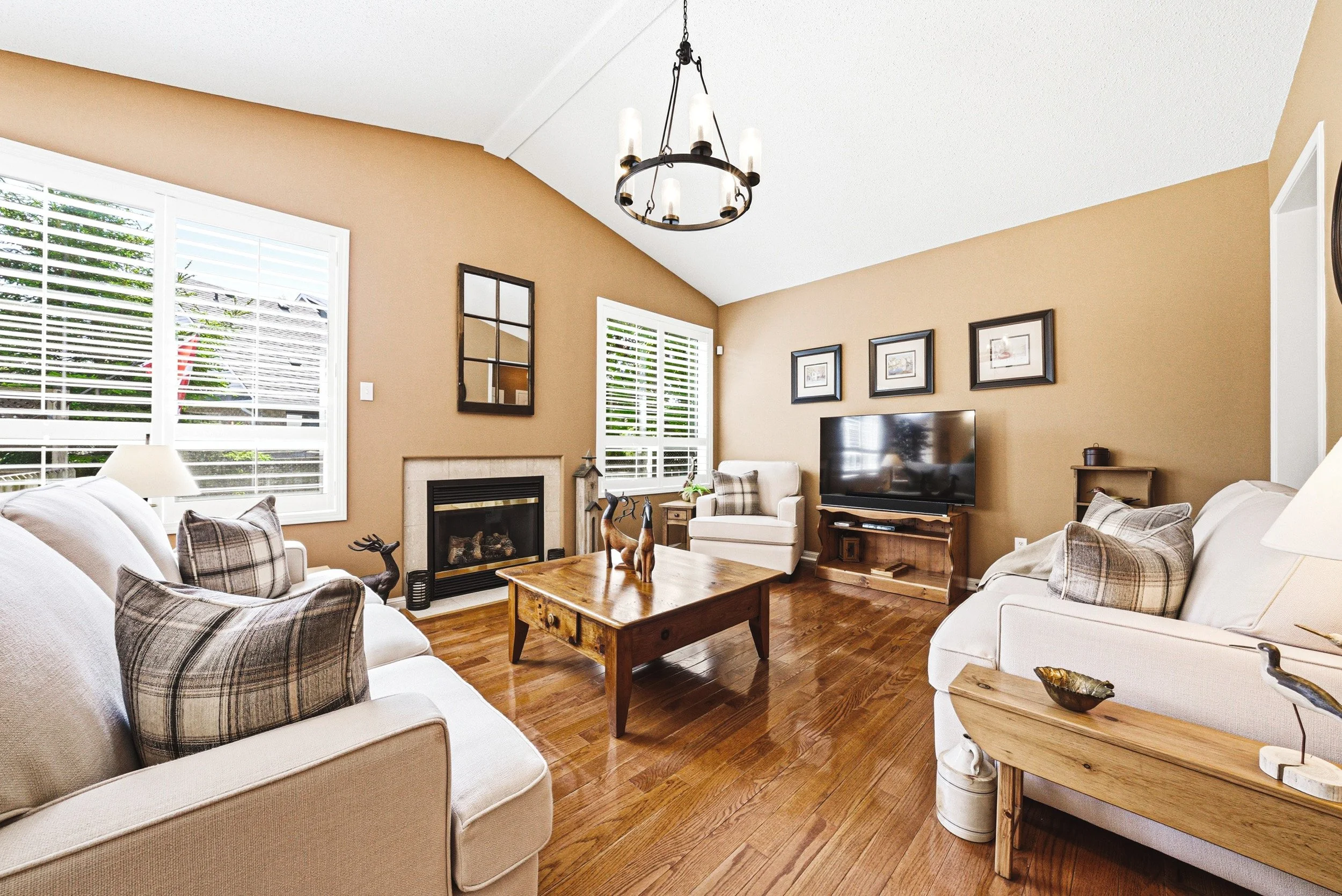 10 - 1588 Ramshaw Cres, Milton.jpg