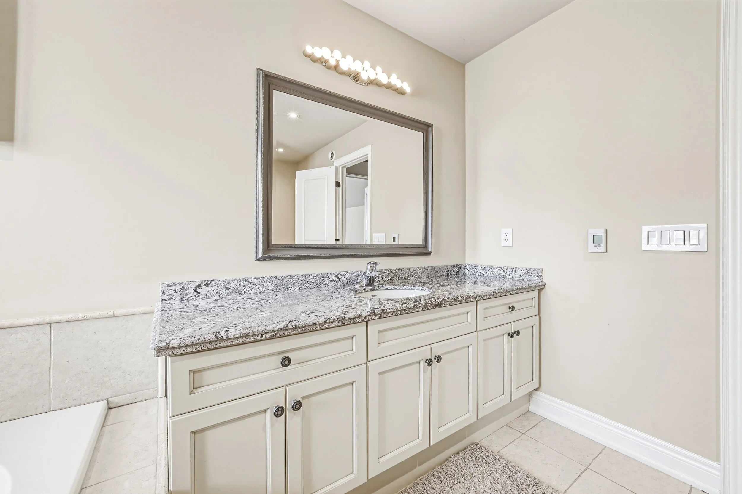 36 - 976 Shadeland Ave #3, Burlington.jpg