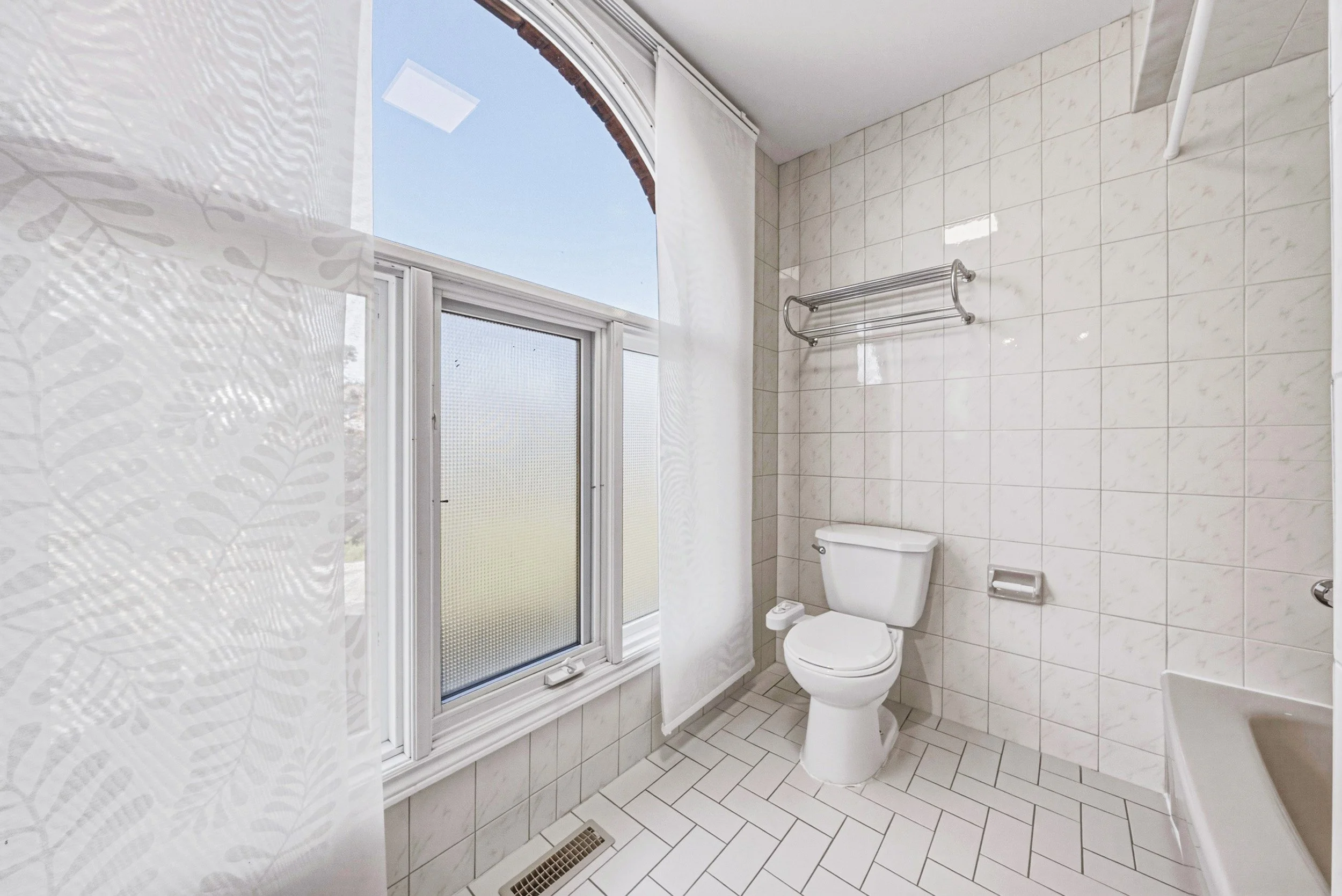 29 - 21 Moss Blvd, Dundas.jpg