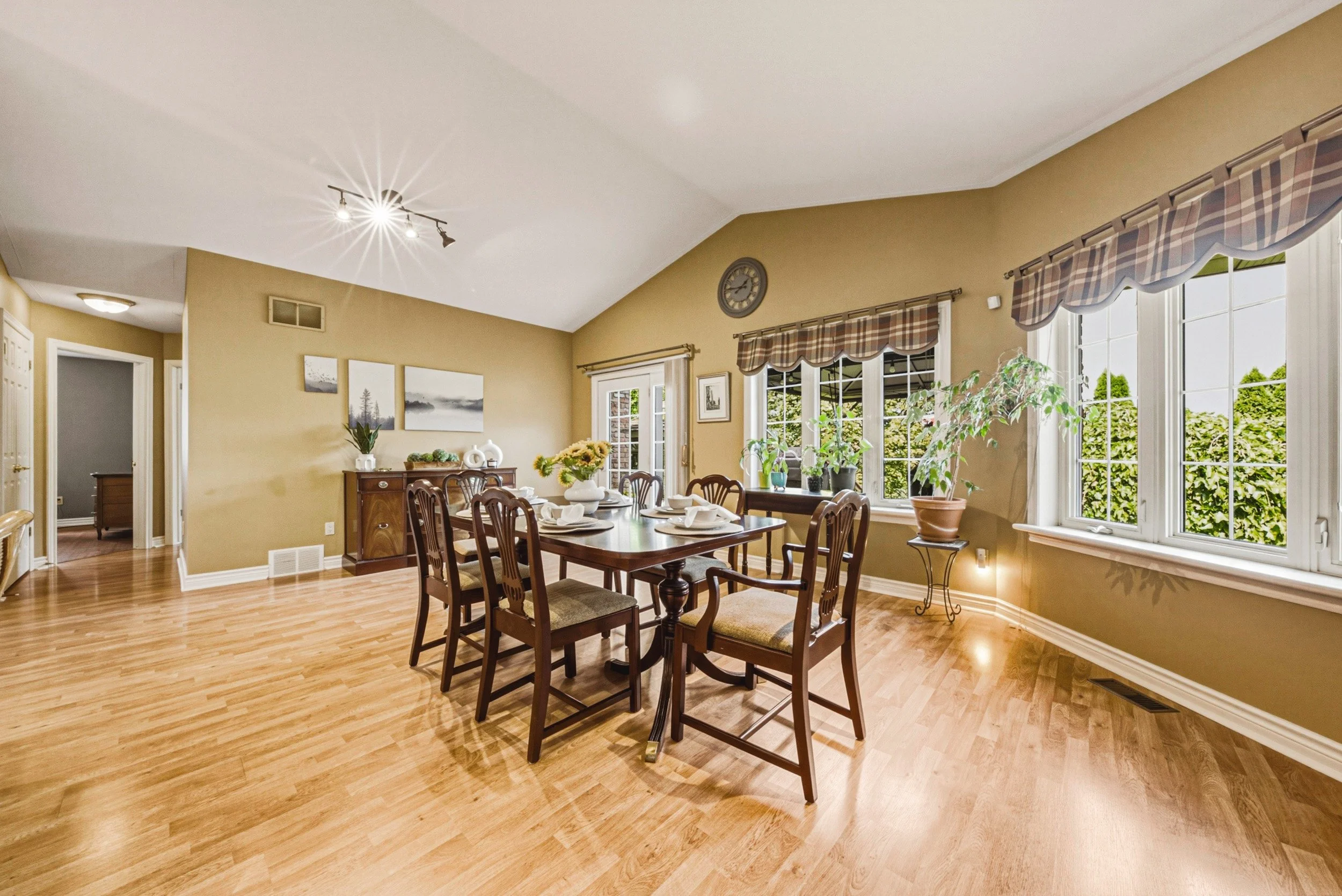 12 - 4011 Azalea Cres, Lincoln.jpg