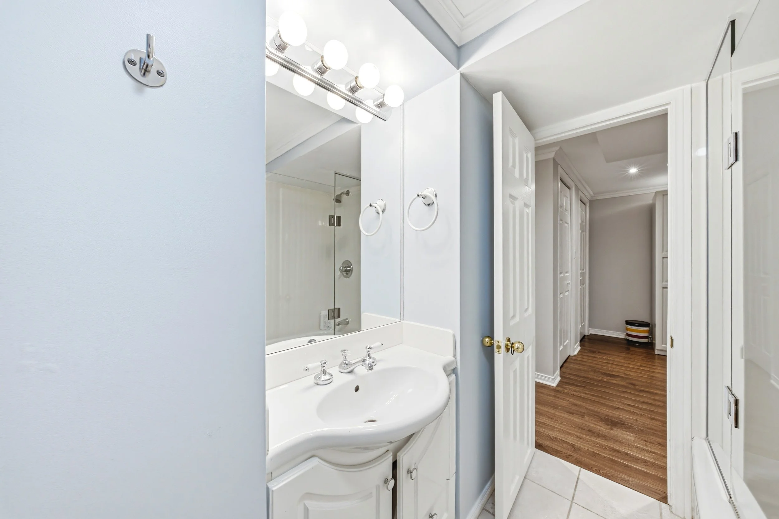 38 - 3384 Manfred Dr, Burlington.jpg